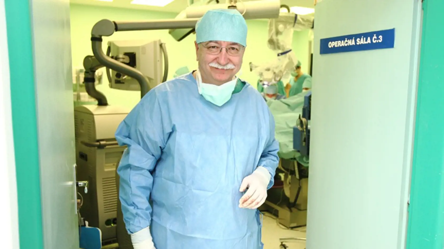 Profesor Šteňo: Adrianu Kmotríkovú operoval takmer deväť hodín.