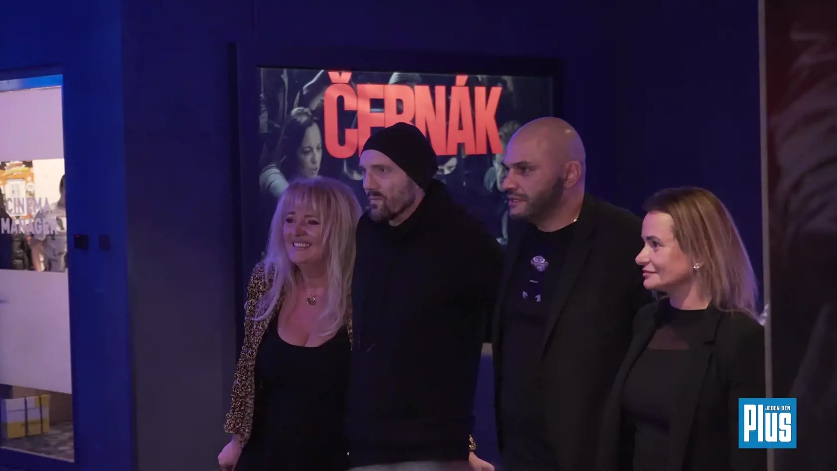 Premiéra Filmu ČERNÁK: Kto všetko prišiel? Pozrite na sexi Kronerovu manželku