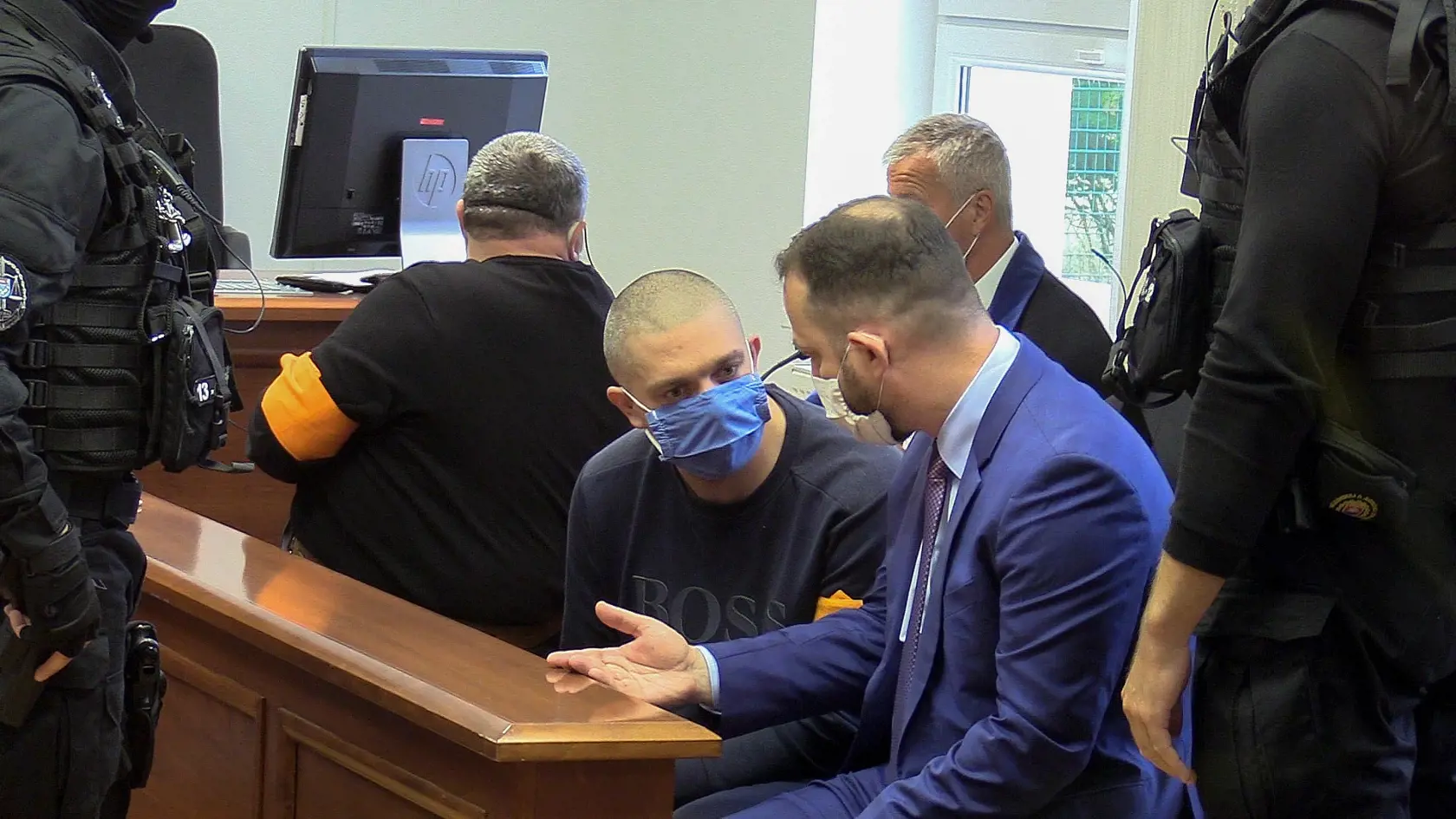 Okrem starostu z Dolného Chotára a jeho syna sú v prípade obžalovaní Ladislav Alföldi a Roland Szamaránszký.
