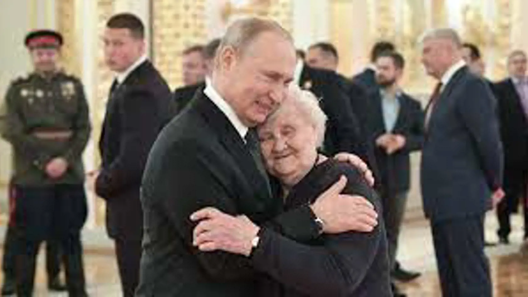 Ruská žena menom Vera desaťročia tvrdila, že prezident Vladimir Putin je jej syn. Hoci sa doteraz nenašli žiadne dôkazy, jej tvrdenia nemusia byť celkom nepravdivé. Život však ani zďaleka nemala jednoduchý a prešla si počas 97 rokov života naozaj desivými skúsenosťami.