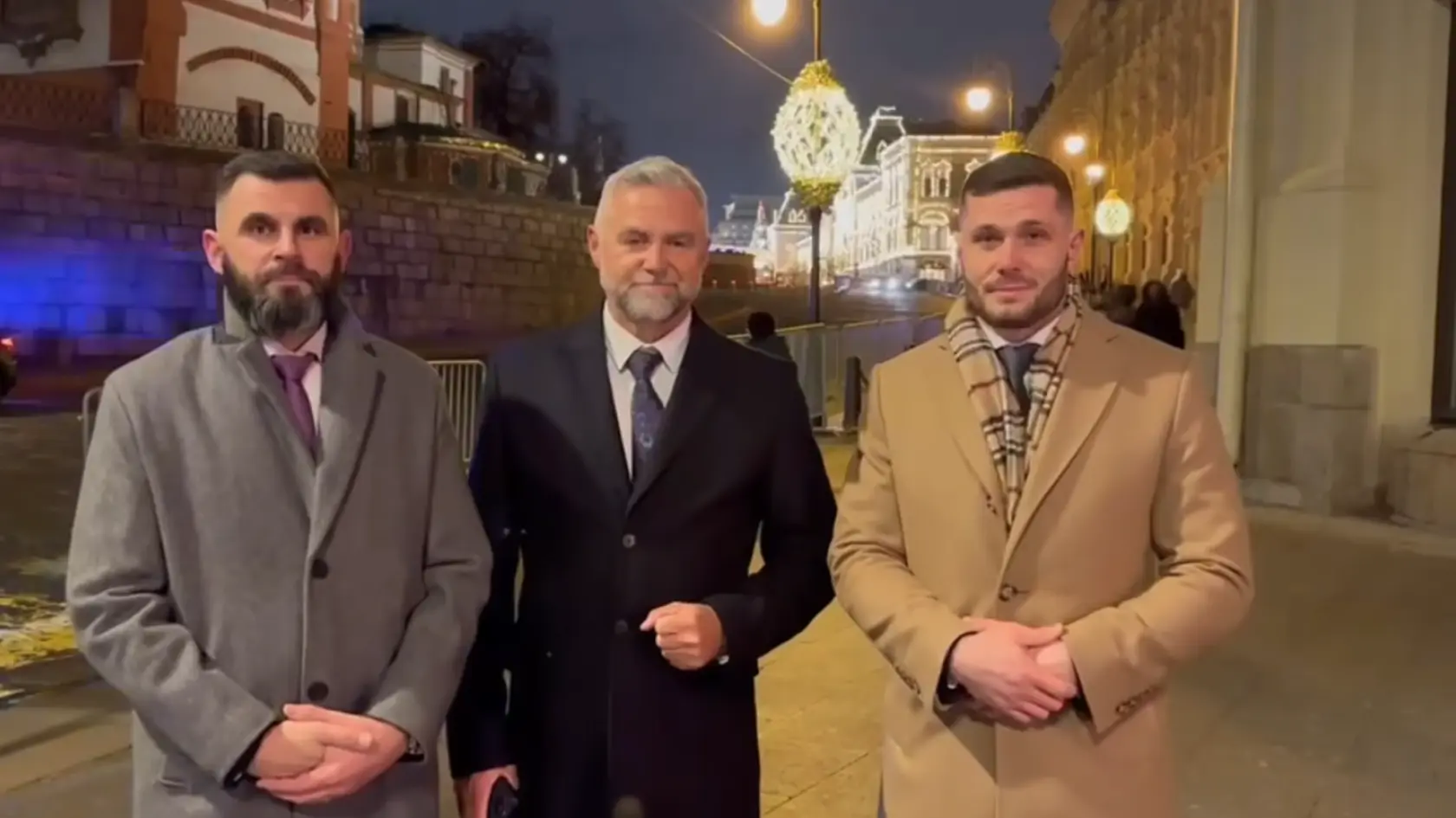 Smeráci tvrdia, že do Moskvy prišli „obnoviť spálené mosty, po ktorých môže prísť mier.“ Podľa Mažgúta sa hlavnému mestu Ruska nič nevyrovná: Videl som Viedeň, Budapešť, Berlín, dokonca Soul či Abu Dabí, ale tomuto mestu sa absolútne nič nevyrovná“.