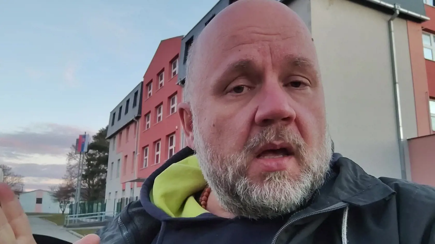 Na Bombica boli vydané tri medzinárodné zatykače a jeho vydanie na Slovensko oznámila hovorkyňa Špecializovaného trestného súdu (ŠTS) Katarína Kudjáková už v polovici januára.