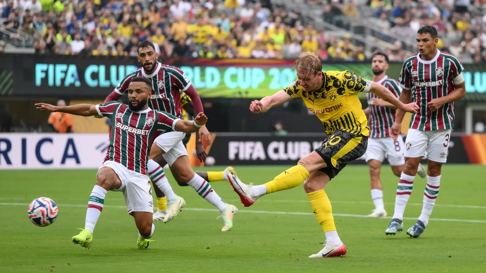 Julian Brandt z Borussie Dortmund v zápase proti Fluminese.