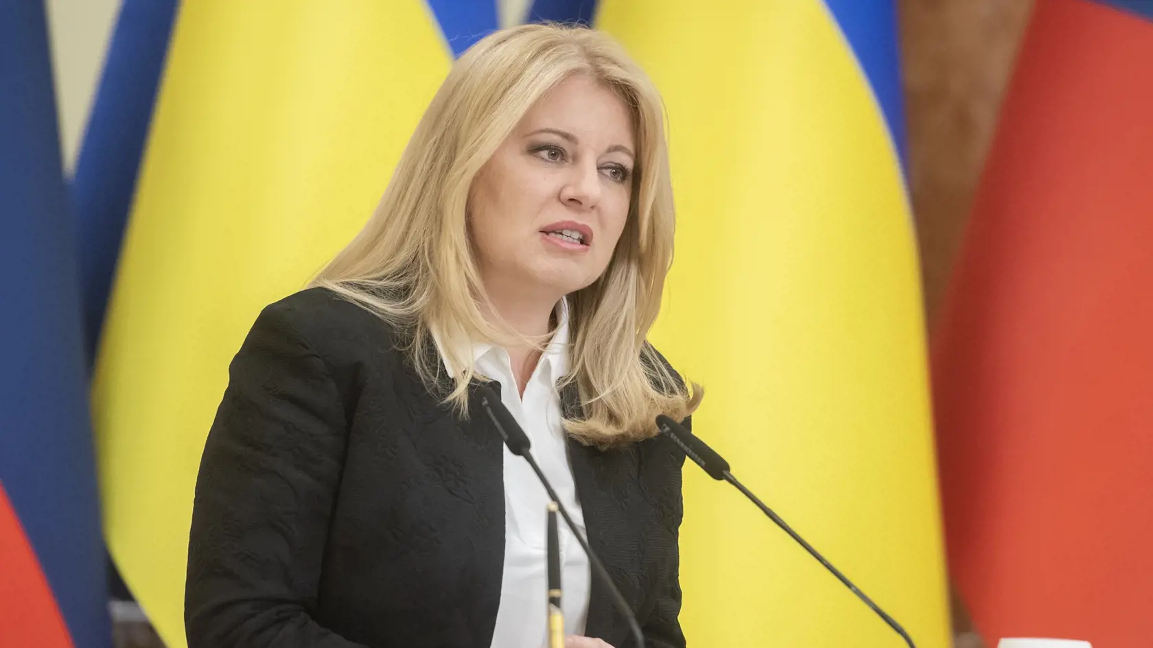 Prezidentka SR Zuzana Čaputová spolu s českým prezidentom Petrom Pavlom pricestovali na návštevu Ukrajiny v piatok ráno 28. apríla 2023.  Na snímke prezidentka SR Zuzana Čaputová počas tlačovej konferencie po ich stretnutí v Kyjeve v piatok 28. apríla 2023. FOTO TASR - Martin Baumann