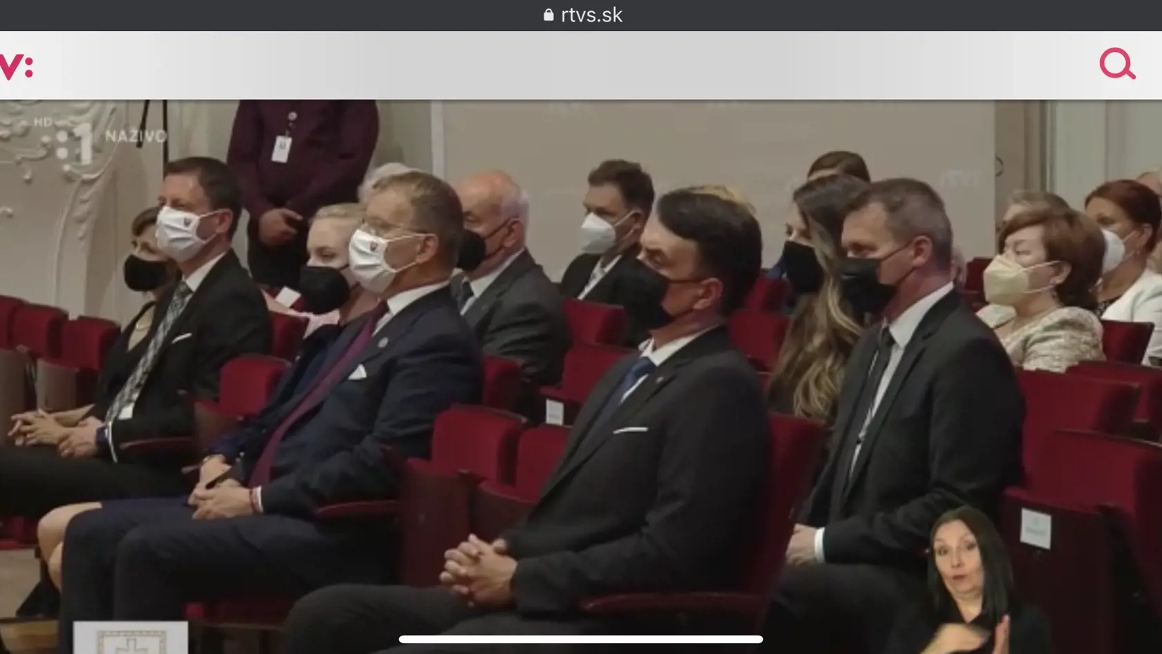 Na udeľovaní štátnych vyznamenaní prezidentkou SR sedel Boris Kollár so svoju dcérou Alexandrou. Vedľa nich aj priateľ Zuzany Čaputovej Juraj Rizman.