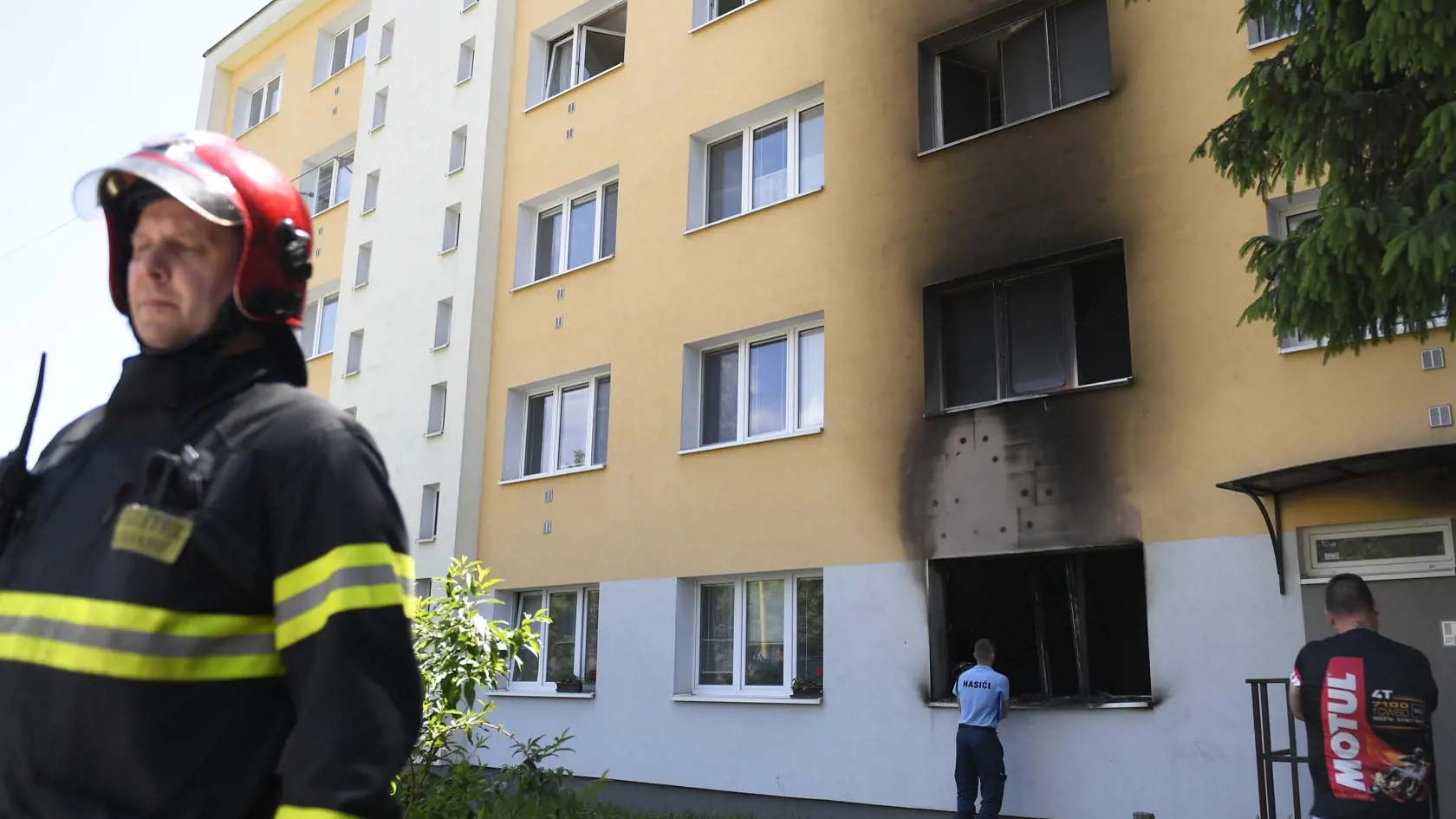 Na snímke byt po požiari na Ulici Slobody v Košiciach v nedeľu 4. júna 2023. Jedna osoba prišla o život a dvoch ľudí v bezvedomí previezli do nemocnice v súvislosti s nedeľným požiarom. FOTO TASR – František Iván