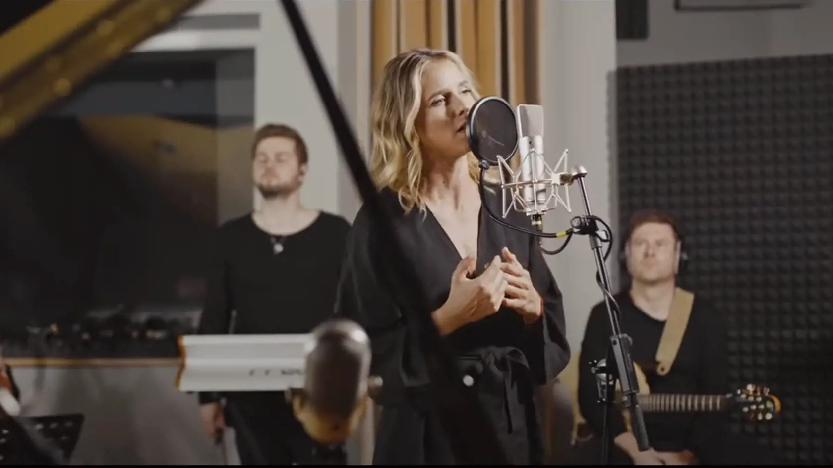 Nela Pocisková v klipe k piesni Bez teba.