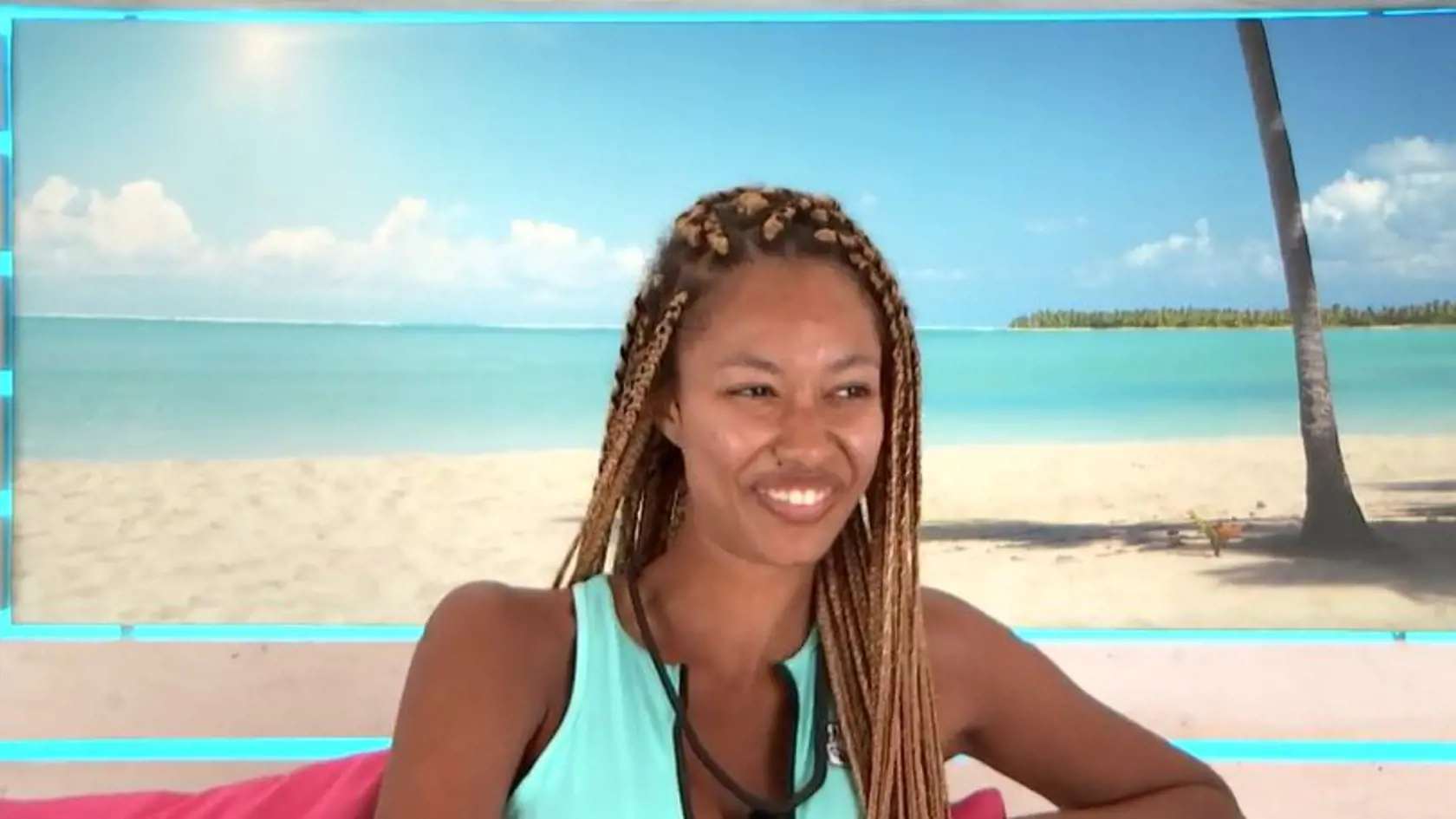 Aicha z Love Island bez mejkapu.