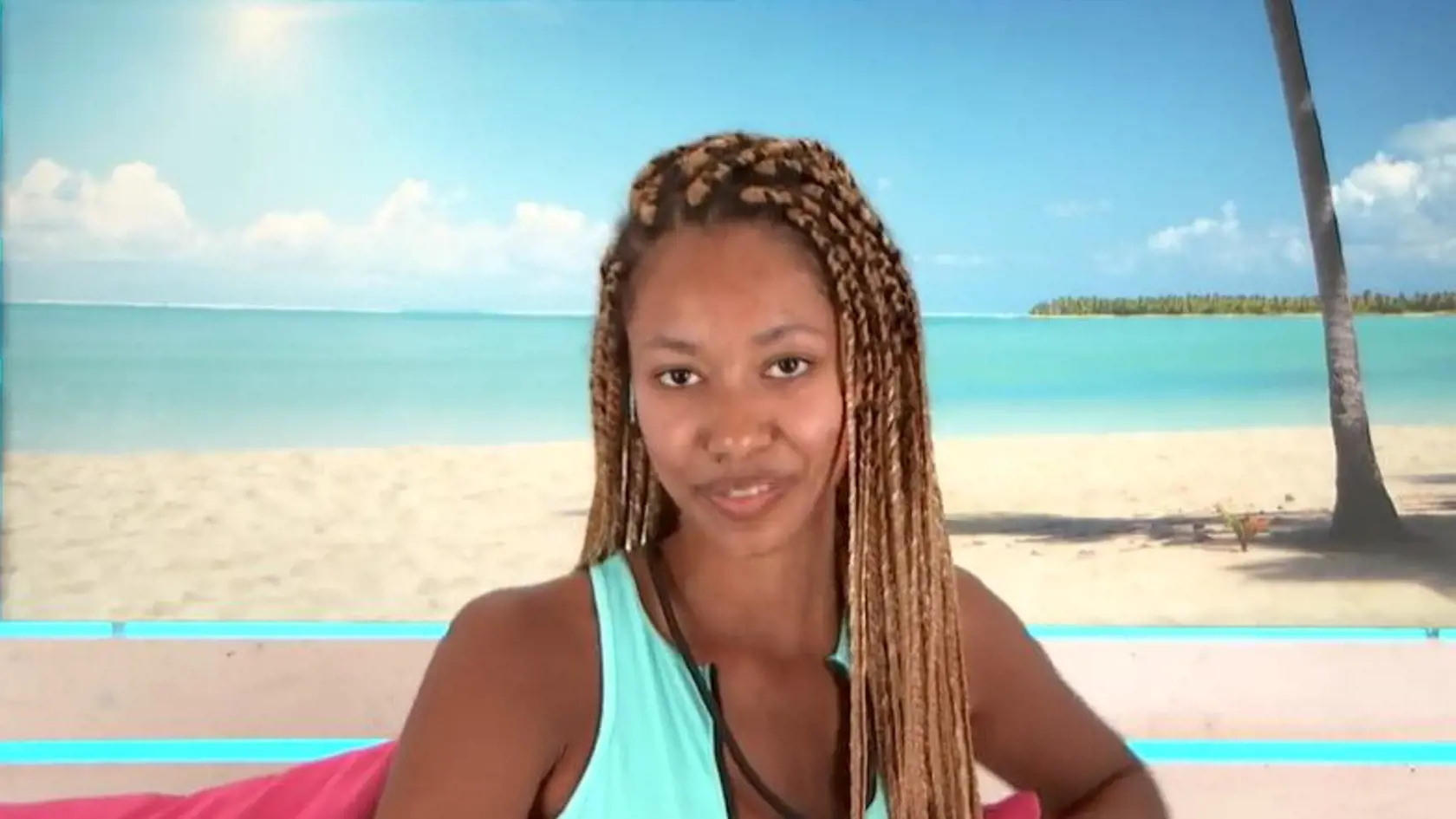 Aicha z Love Island bez mejkapu.