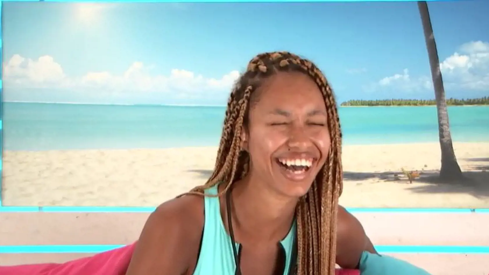 Aicha z Love Island bez mejkapu.