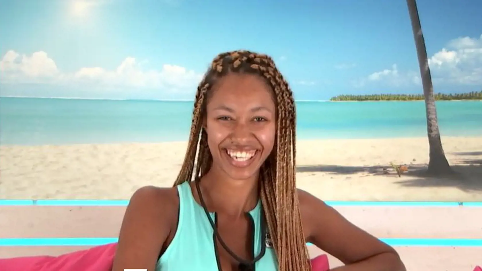 Aicha z Love Island bez mejkapu.