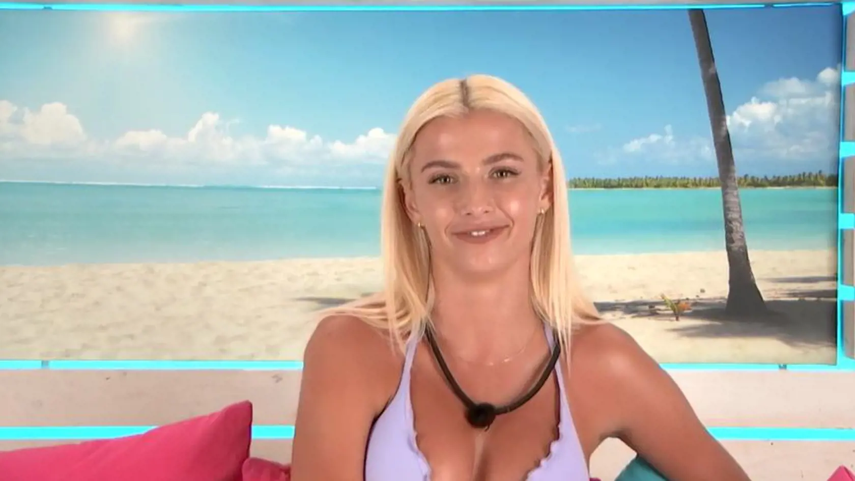 Laura z Love Island bez mejkapu.
