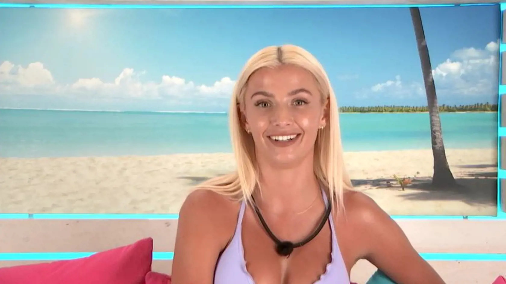 Laura z Love Island bez mejkapu.