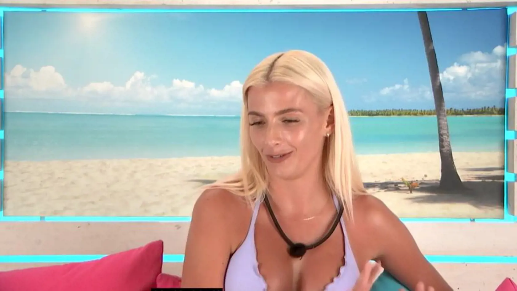 Laura z Love Island bez mejkapu.