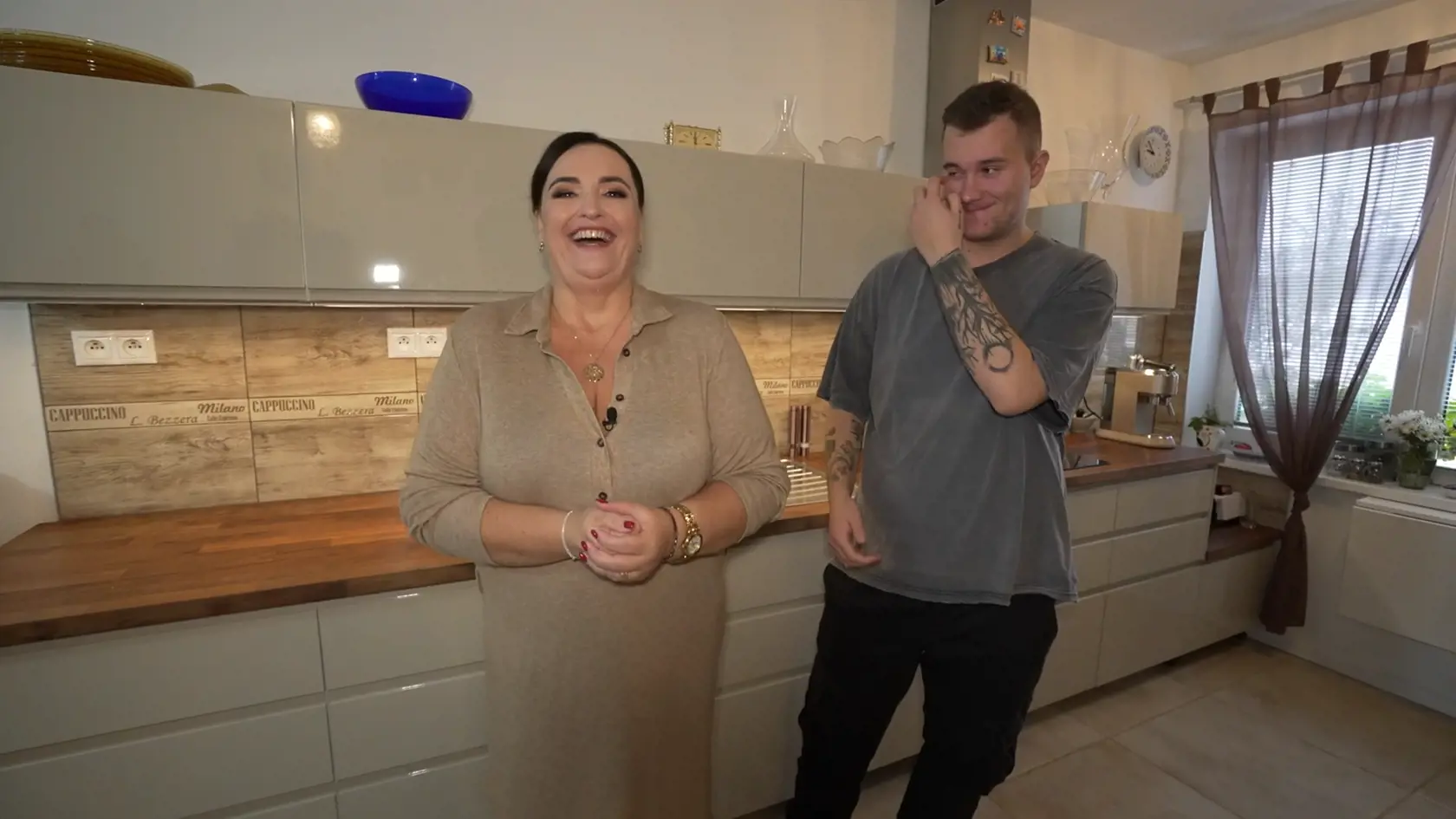 V béžovej kuchyni sa cíti Renáta komfortne.
