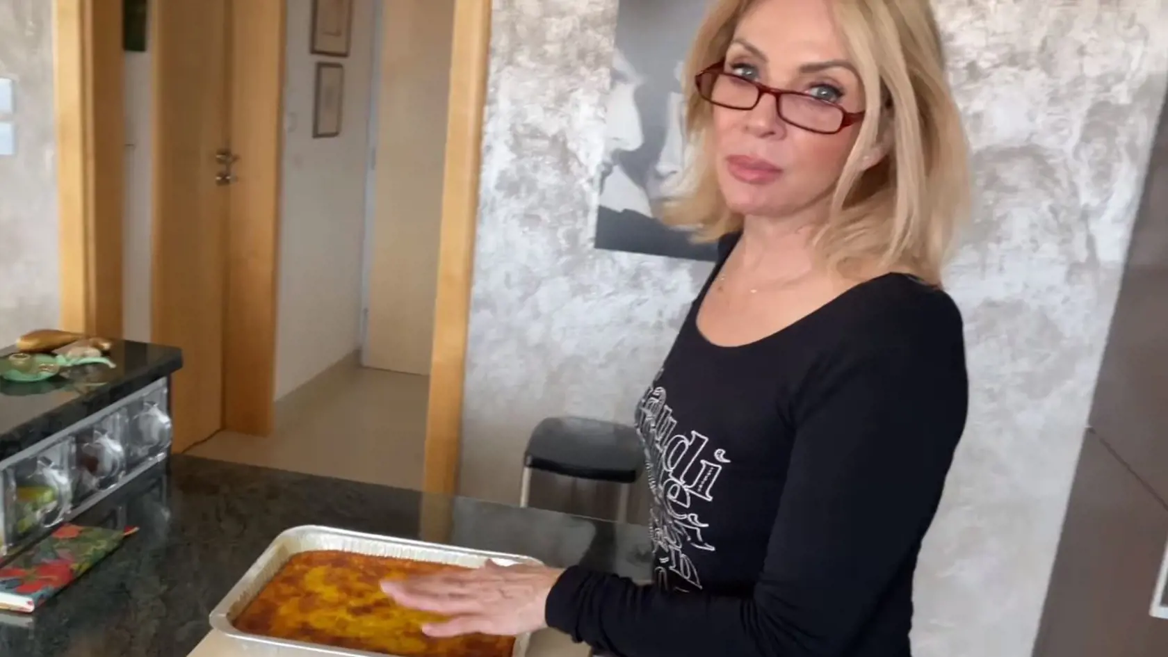 Zdena Studenková vo svojej kuchyni.