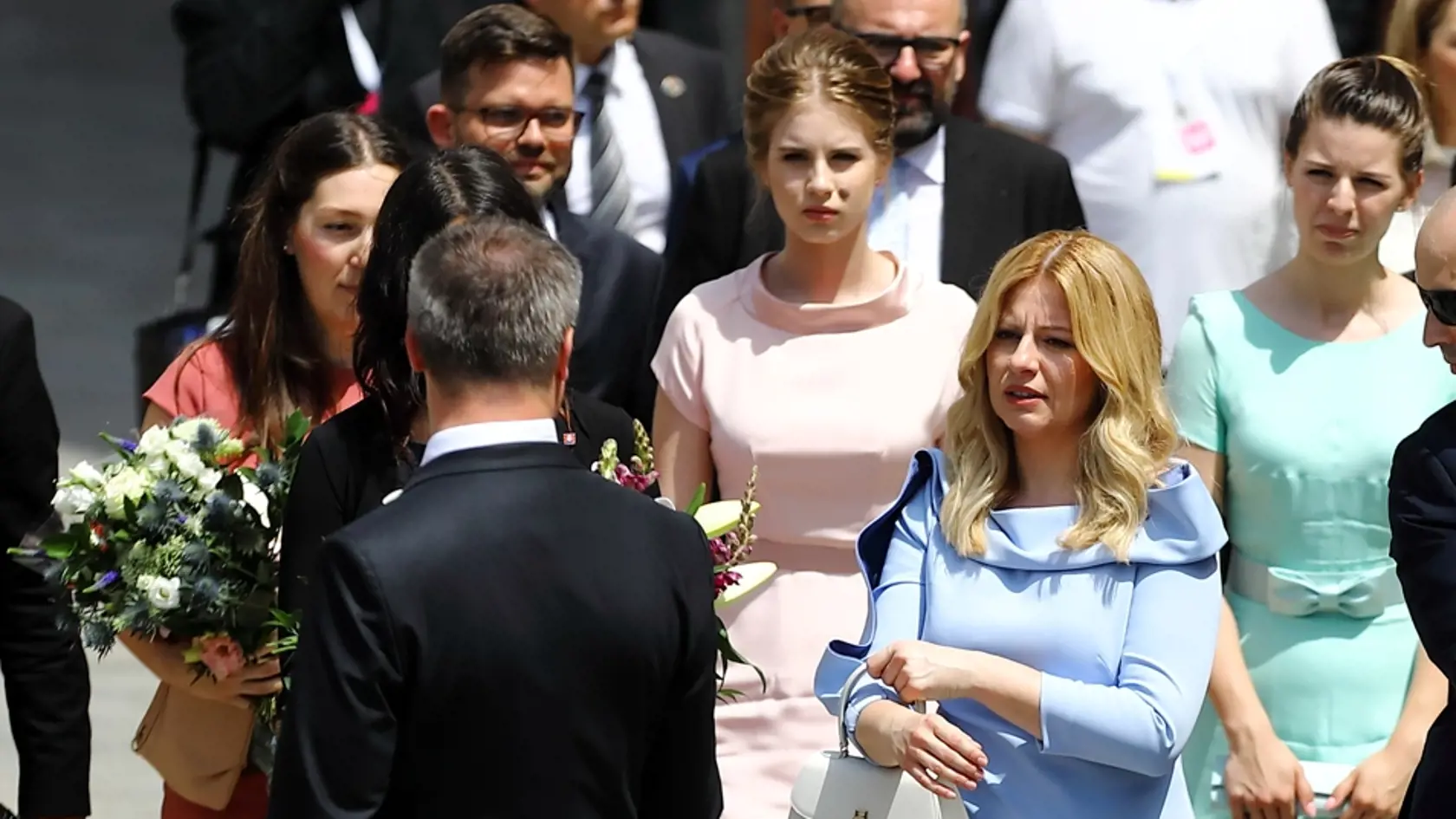 Na snímke udalosti počas odchodu prezidentky Zuzany Čaputovej z Reduty smerom k Dómu Sv. Martina. 