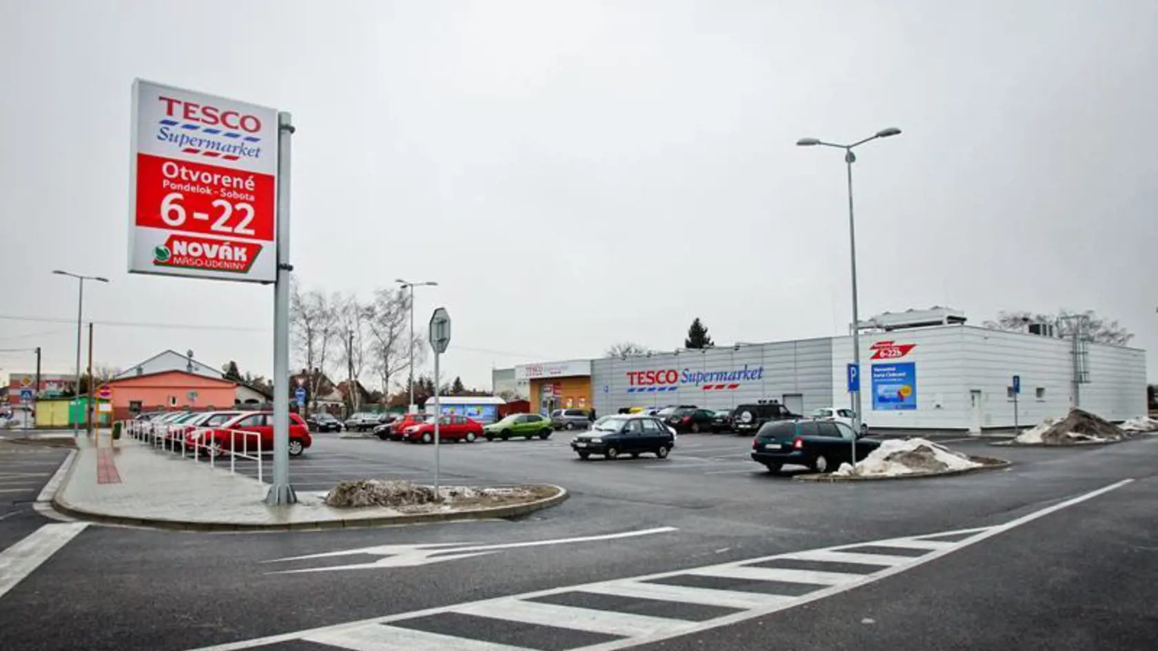 Supermarket v Ivanke:
Po zásahu cirkvi tu kondómy
nekúpite.