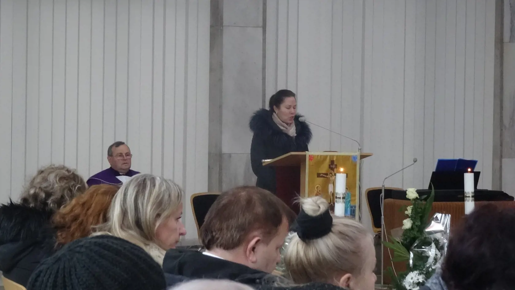 Obrad viedol kňaz s organistkou a speváčkou v jednej osobe.