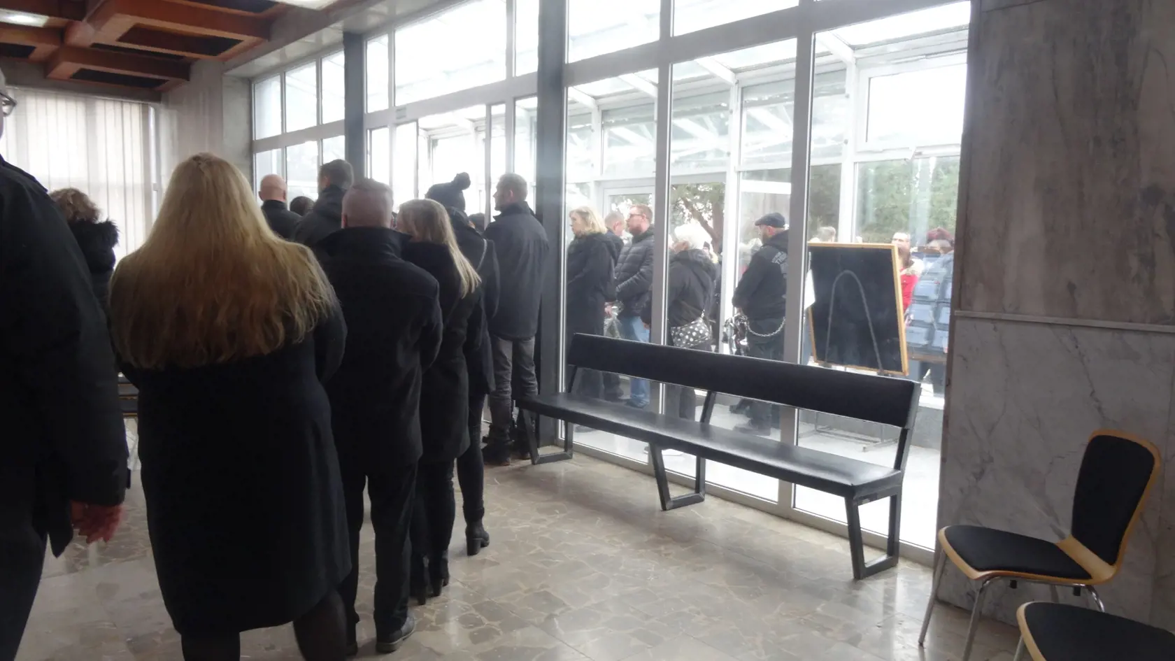 Michalovčania dnes prišli vyjadriť spolupatričnosť pozostalým po zavraždenej Erike.