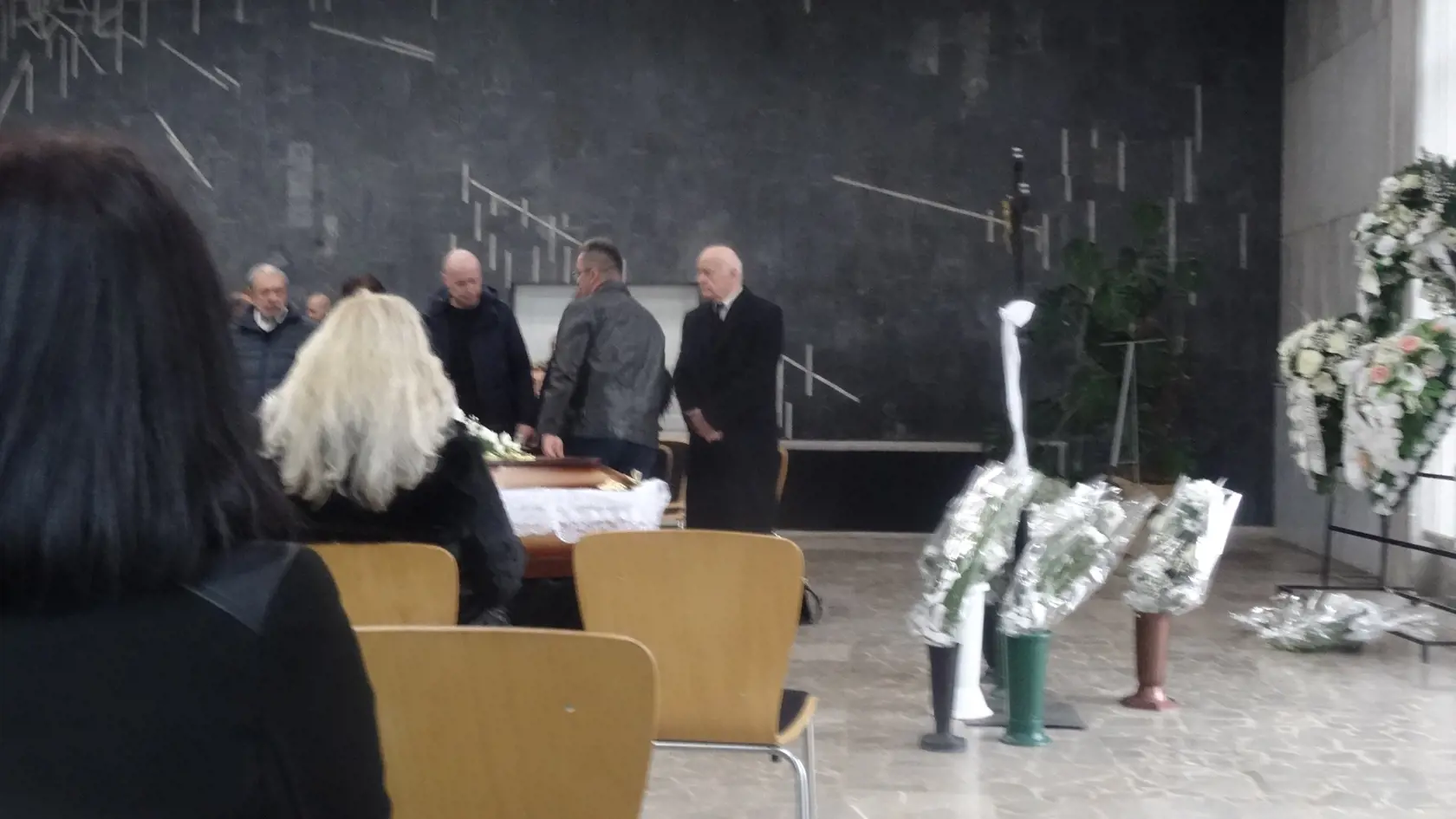 Najbližší sa navzájom podopierali a utešovali.