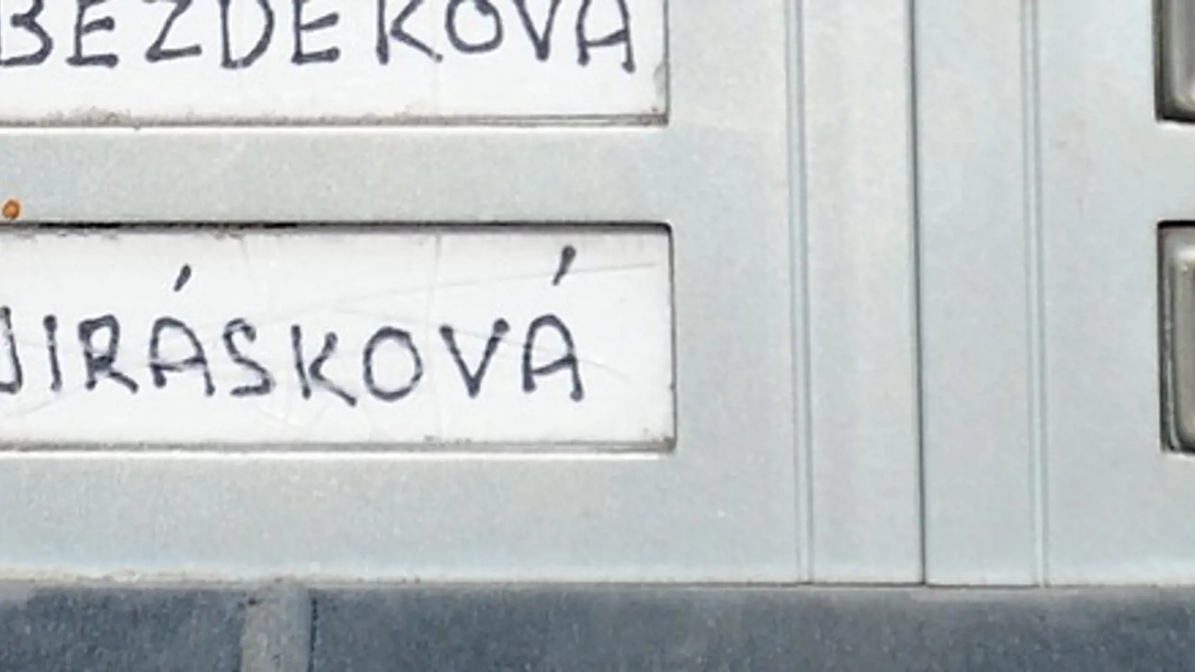 Do bytu herečky prišla polícia, potom pohrebná služba.