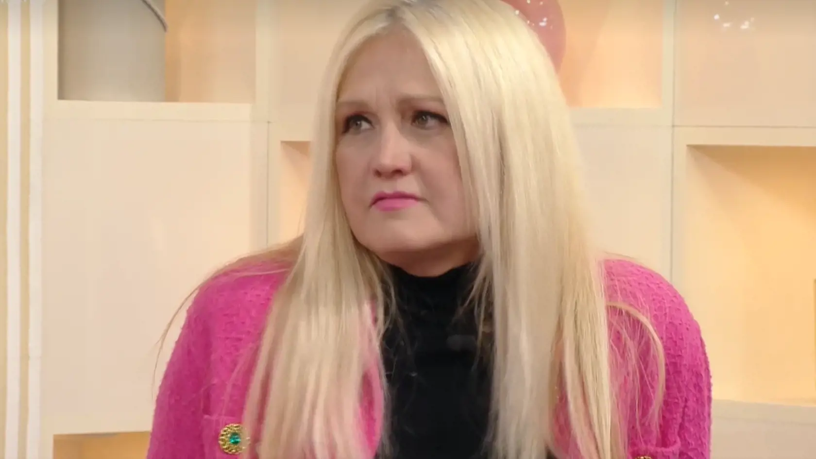 Júlia Hečková vyzerá na 62 rokov výborne. Spolu s bratom zaspievali novú pieseň v Dámskom klube na RTVS.