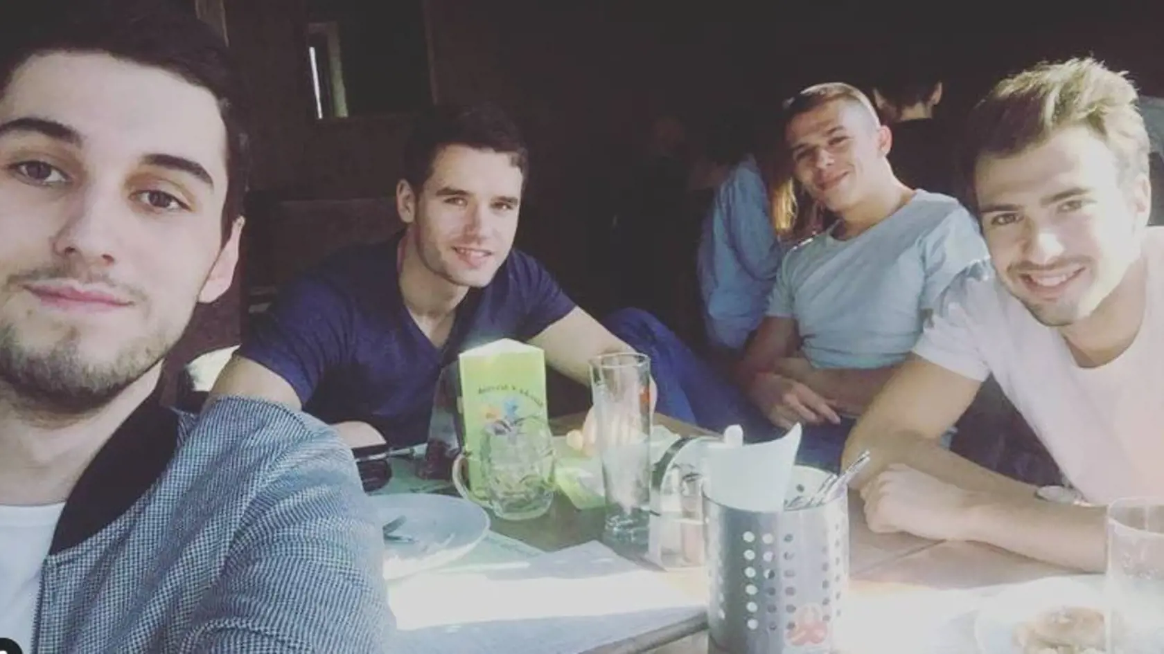 Dušan s kamarátmi.
