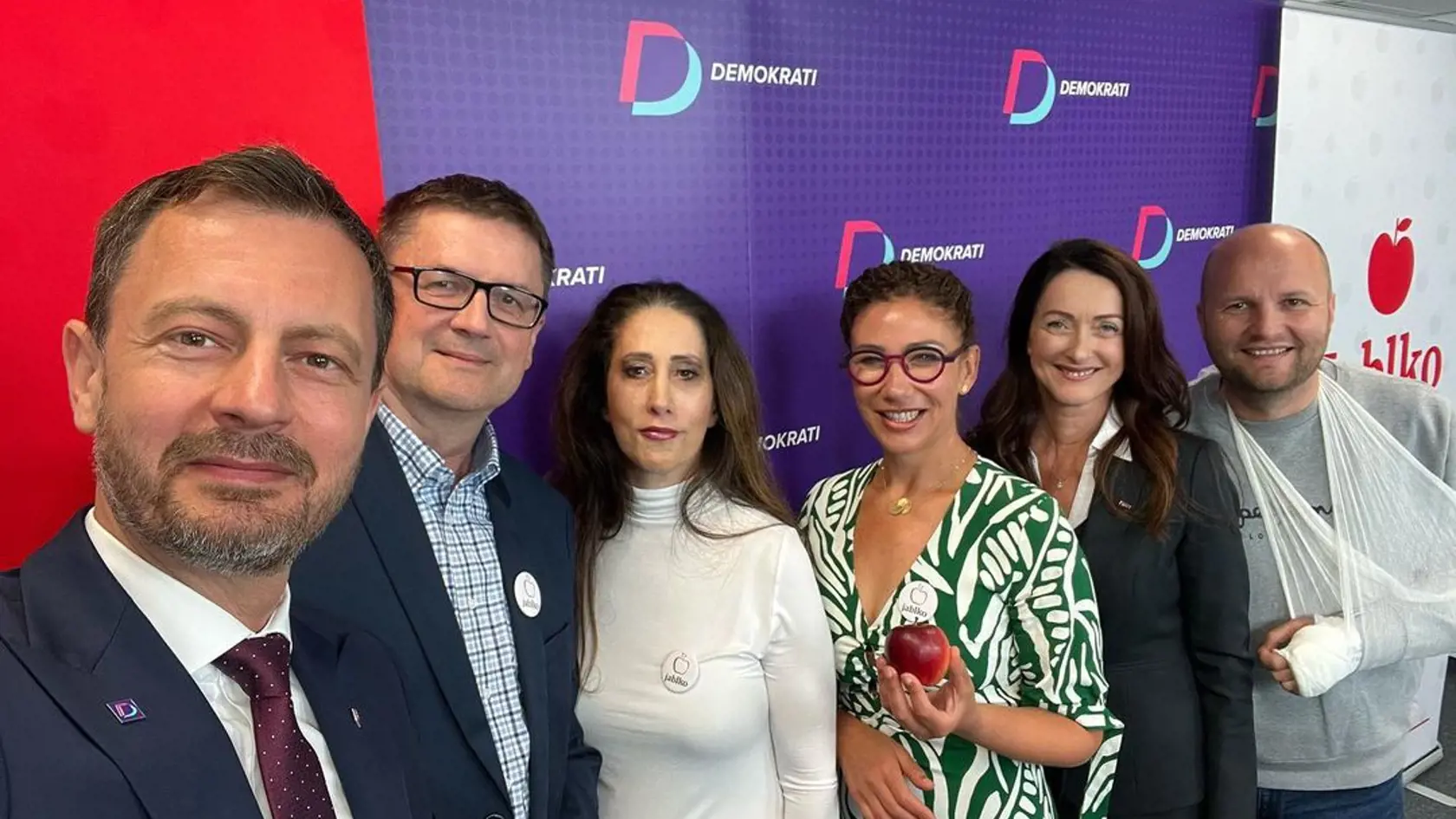 Do volieb idú spoločne! Demokrati pod patronátom Eduarda Hegera (47) v pondelok ohlásili nové spájanie. A pod krídla expremiérovej strany tak prichádza europoslankyňa Lucia Ďuriš Nicholsonová (46) s projektom „Jablko."