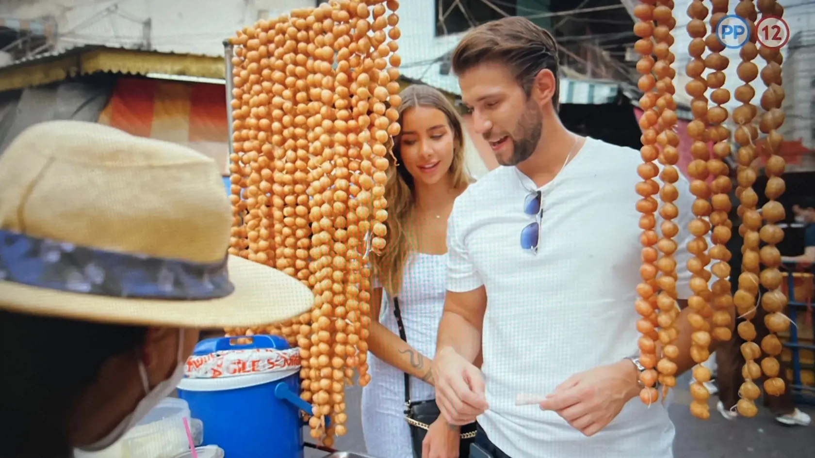 ,,Prvých pár dní som tam bola celú vyhúkaná, keby ma Tomáš nechá niekde na ulici, tak som stratená. Cenlo sa mi za domovom, ale neskôr, keď som spoznala viac ľudí a začala sa orientovať, sa mi tam veľmi veľmi páčilo," Petrana.