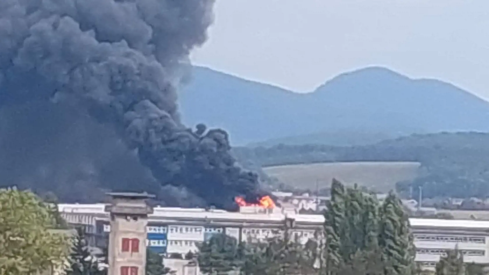 Požiar závodov v Dubnici nad Váhom.