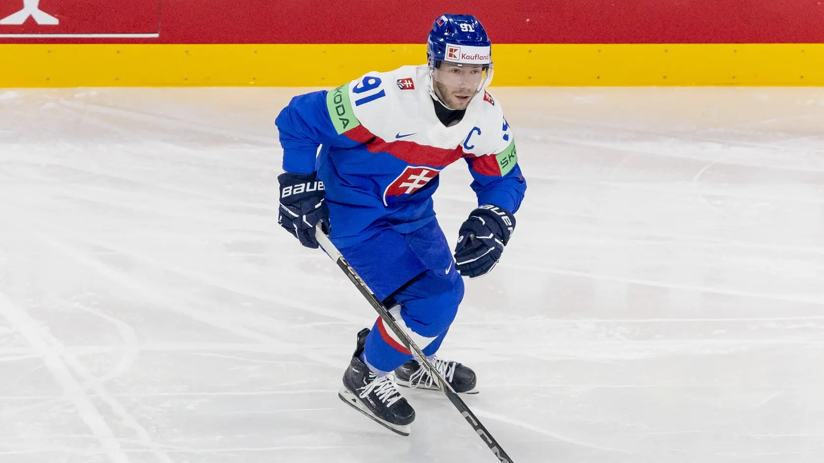 Prvý zápas slovenskej hokejovej reprezentácie na MS 2025 v Štokholme. Na snímke je Matúš Sukeľ.  