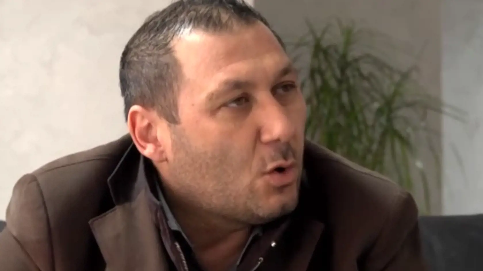 Antonino Vadala je v Taliansku stíhaný za obchodovanie s drogami a legalizáciu  príjmov z trestnej činnosti. Dostal 9 rokov.