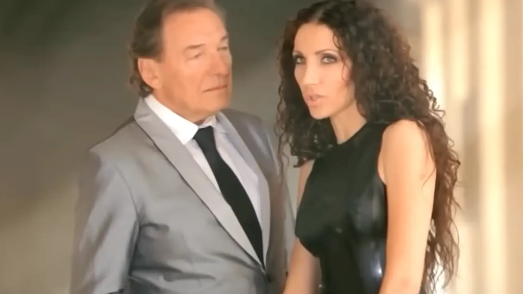Oľga Lounová a Karel Gott spolu v roku2012 naspievali dueto Dál za obzor, no do postele sa nedistali.