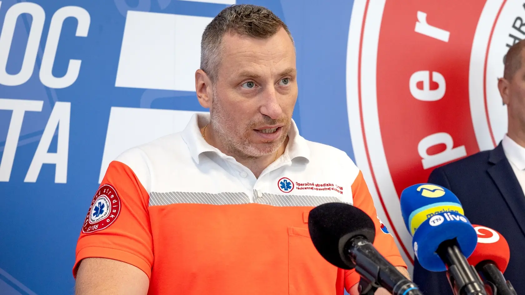 Podpísanie Memoranda o spolupráci medzi Mestskou políciou hlavného mesta Slovenskej republiky a Operačným strediskom záchrannej zdravotnej služby Slovenskej republiky. Na snímke je Marián Povolný, riaditeľ OS ZZS SR a Imrich Hempfinger, veliteľ operačného strediska Mestskej polície Bratislava.