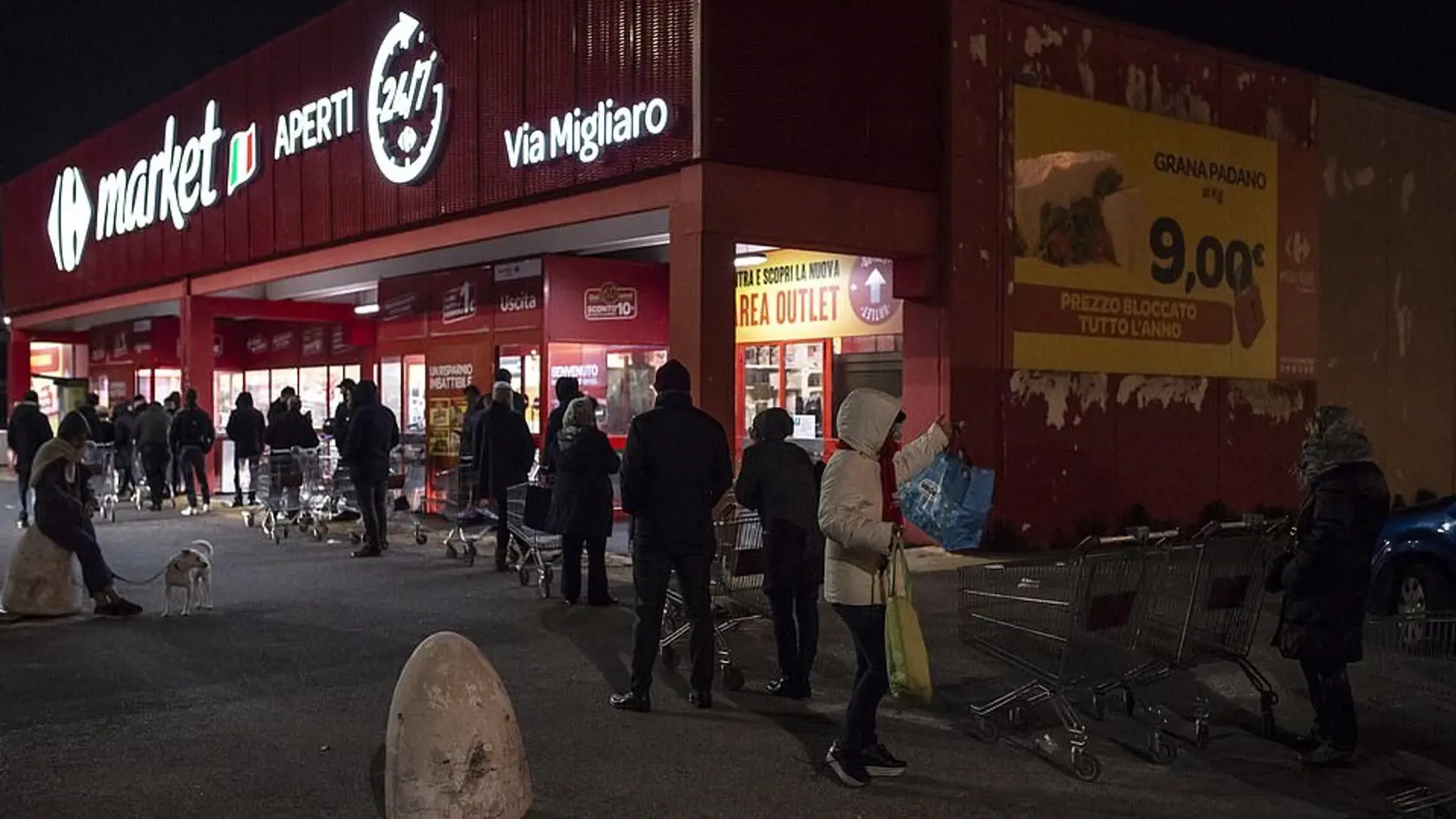 Taliani nerešpektujú výzvy lekárov a vo veľkom nakupujú v supermarketoch zásoby.