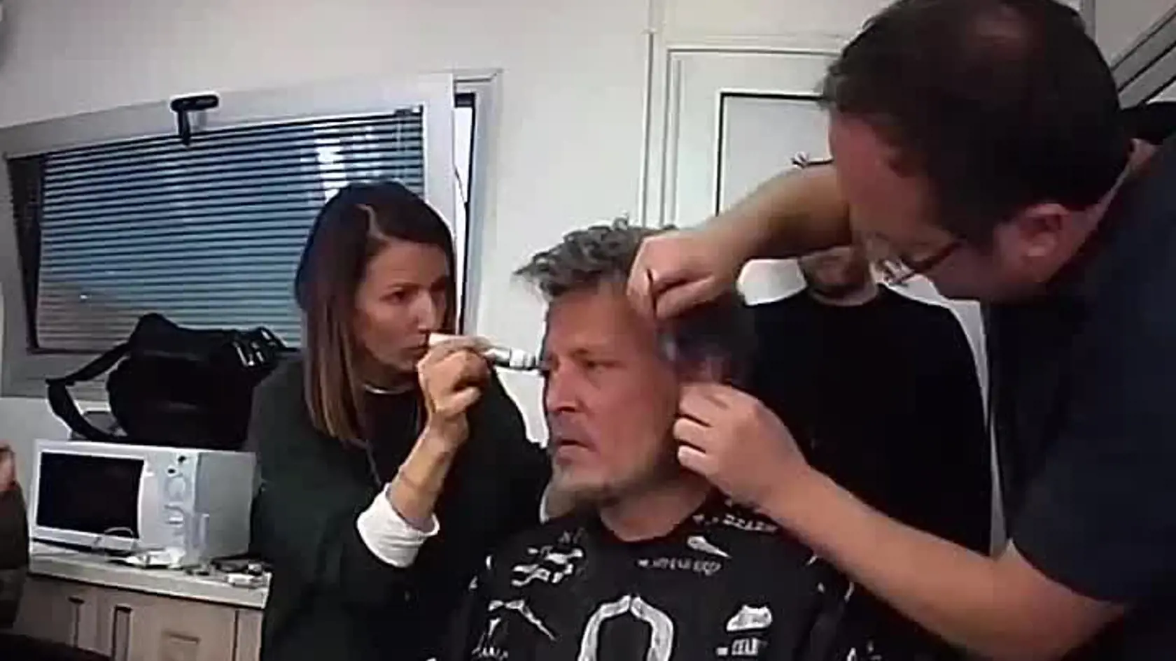 A je to tu! Ikonický Johnny Depp oslavuje 60! Znie to síce neuveriteľne, ale je to tak. Legendárny búrlivák, ktorý stvárnil množstvo filmových charakterov však doteraz lásku života nenašiel. Hoci to občas vyzeralo nádejne, momentálne je opäť sám.