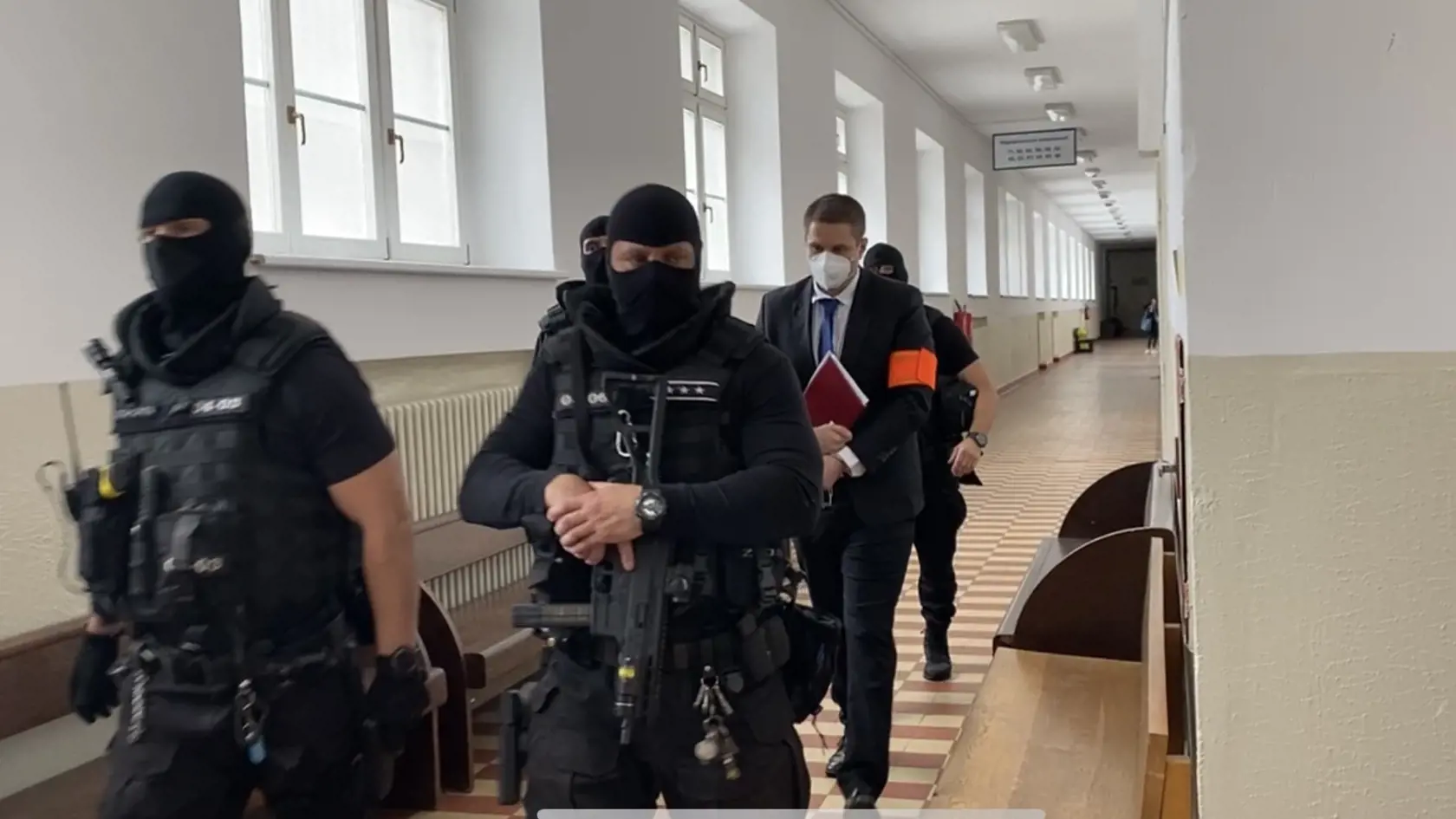 Na záberoch je Adam Puškár, obvinený z vraždy Daniela Tupého, ktorý chce ísť na slobodu.