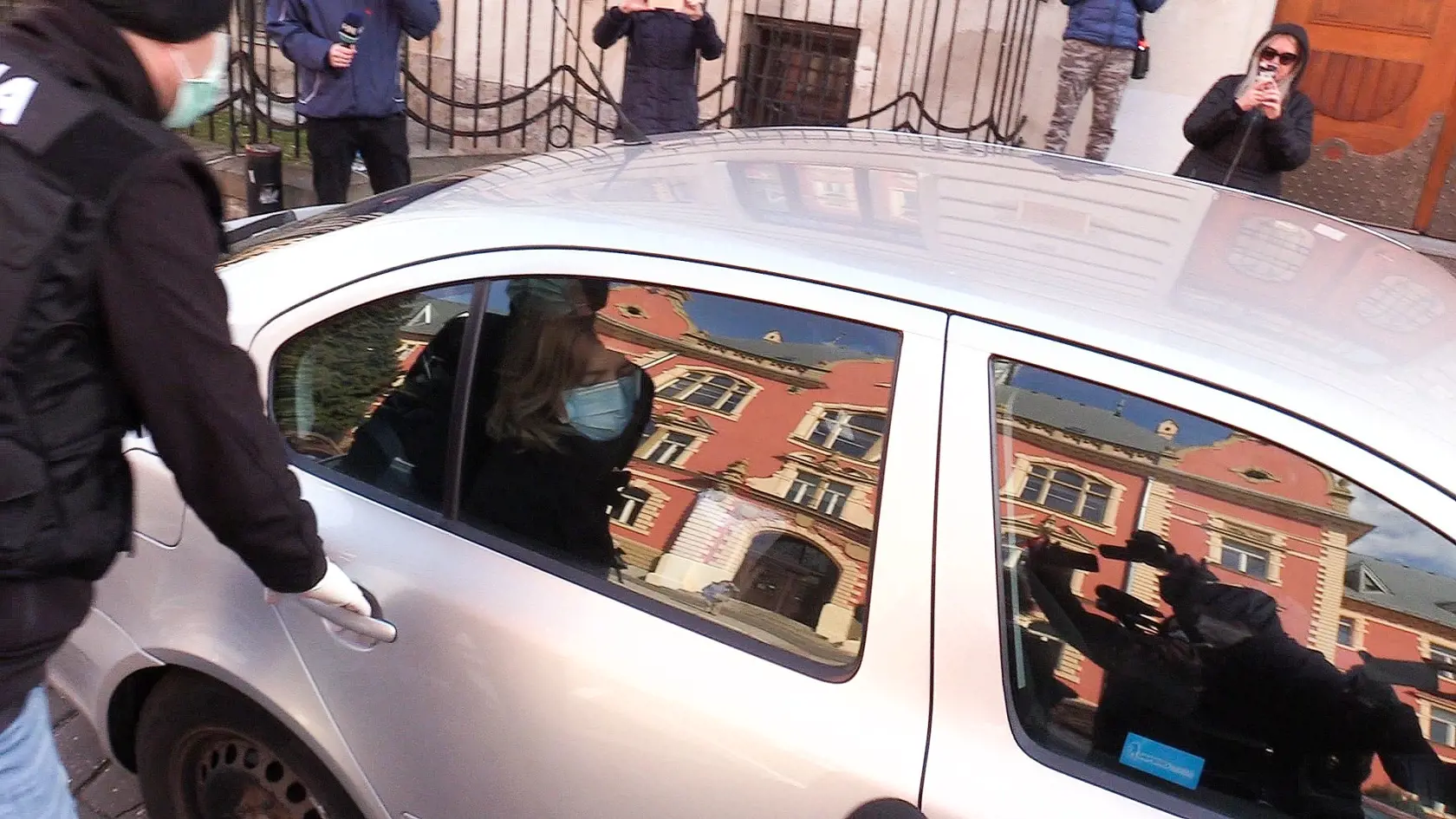 Denisa Cviková bola privedená na pojednávanie o vzatí do väzby.