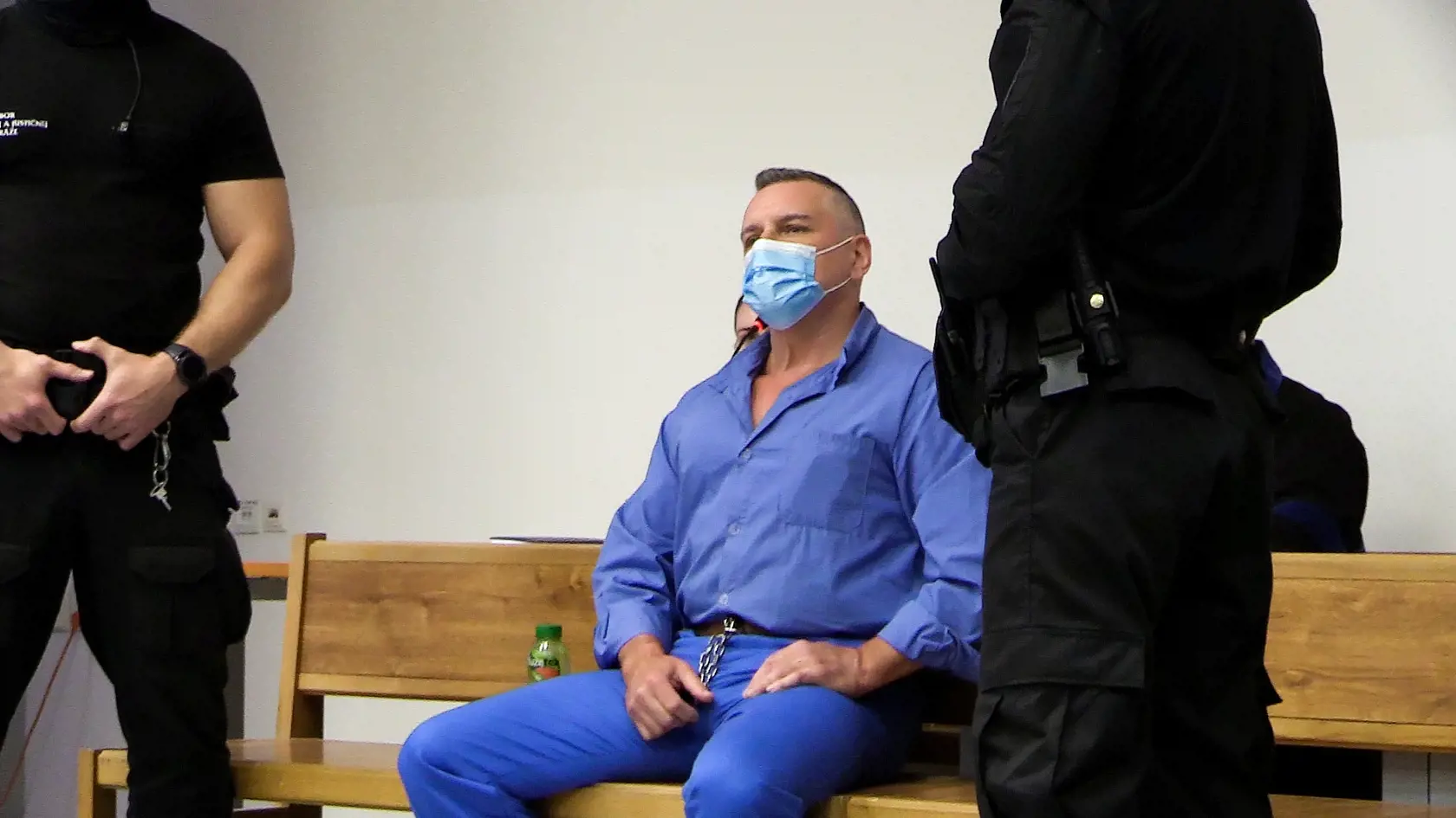 Pred senát Okresného súdu Bratislava II sa na jar postavil okrem vychudnutého Pavla Ruska aj na doživotie odsúdený Mikuláš Černák.