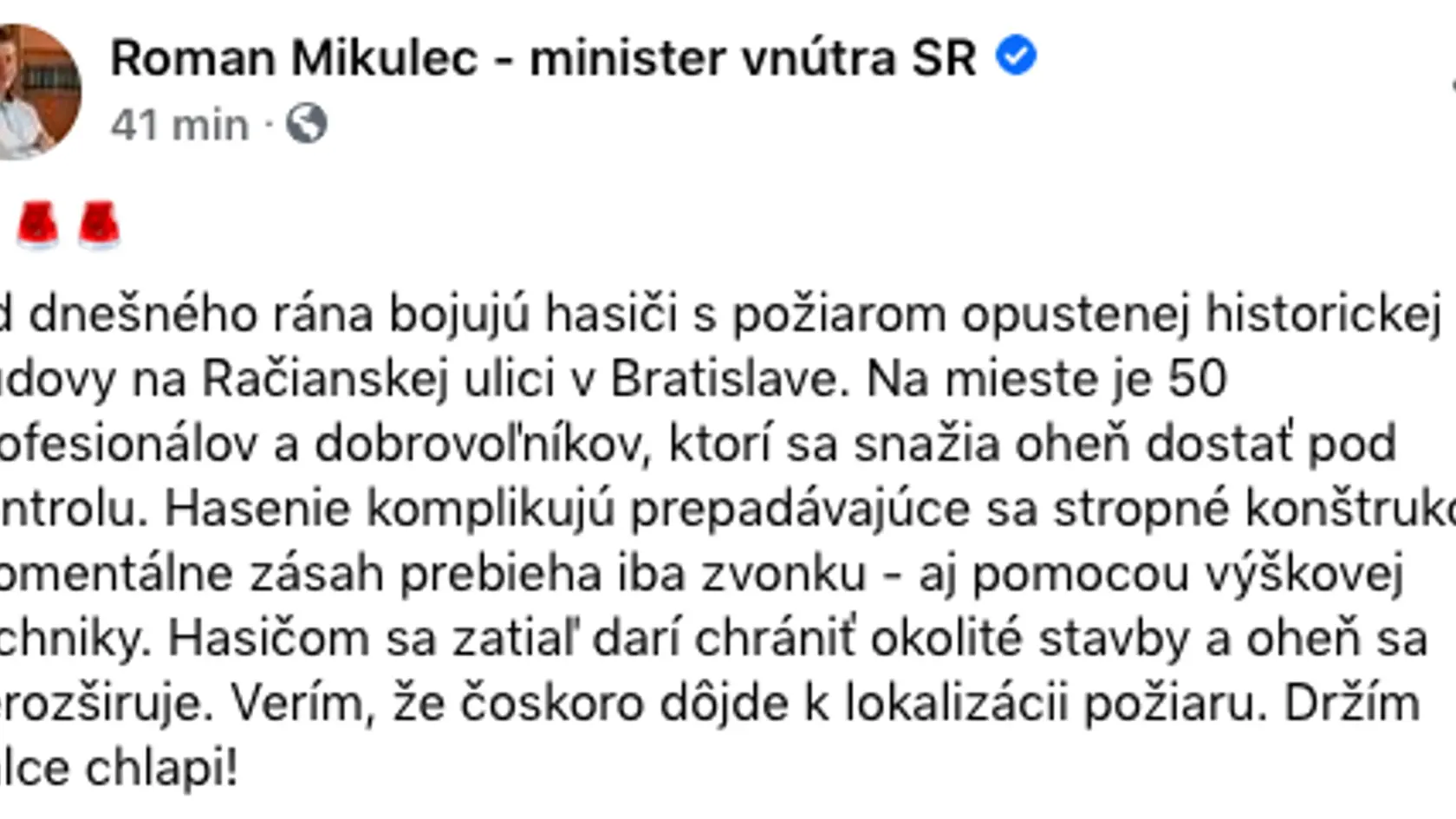 O požiari na Račianskej informoval aj Roman Mikulec: "Verím, že čoskoro dôjde k lokalizácii požiaru. Držím palce chlapi!" napísal.