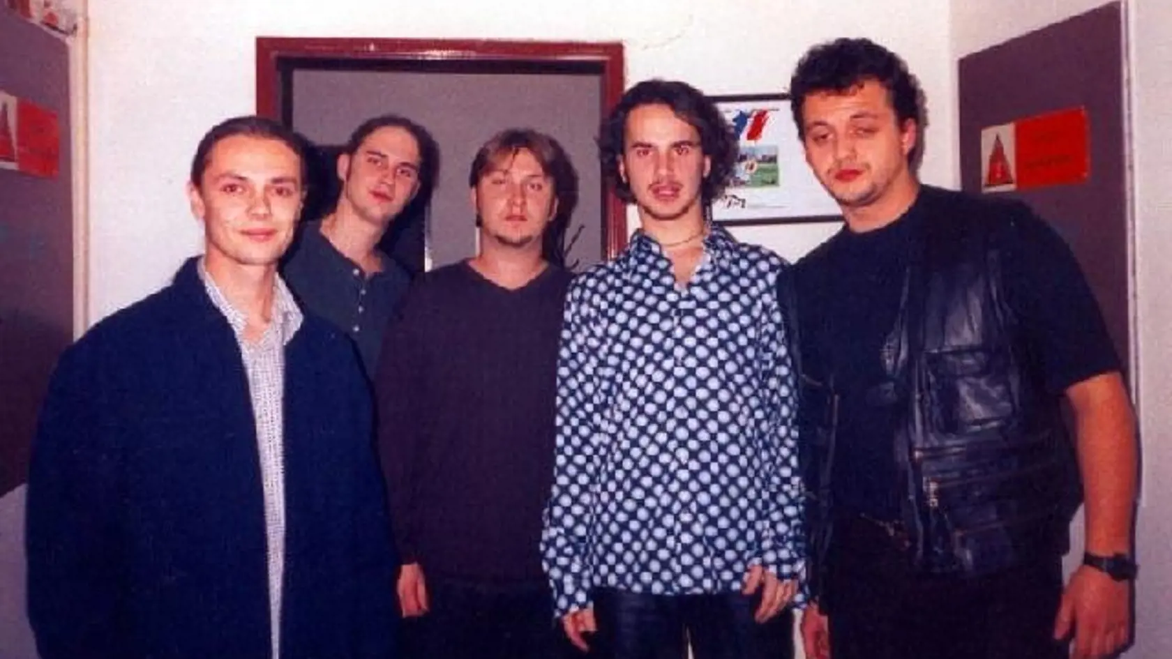 Táto fotka je z roku 1998 možno 1999.... Marián (úplne vpravo) bol vtedy členom kapely No name.
