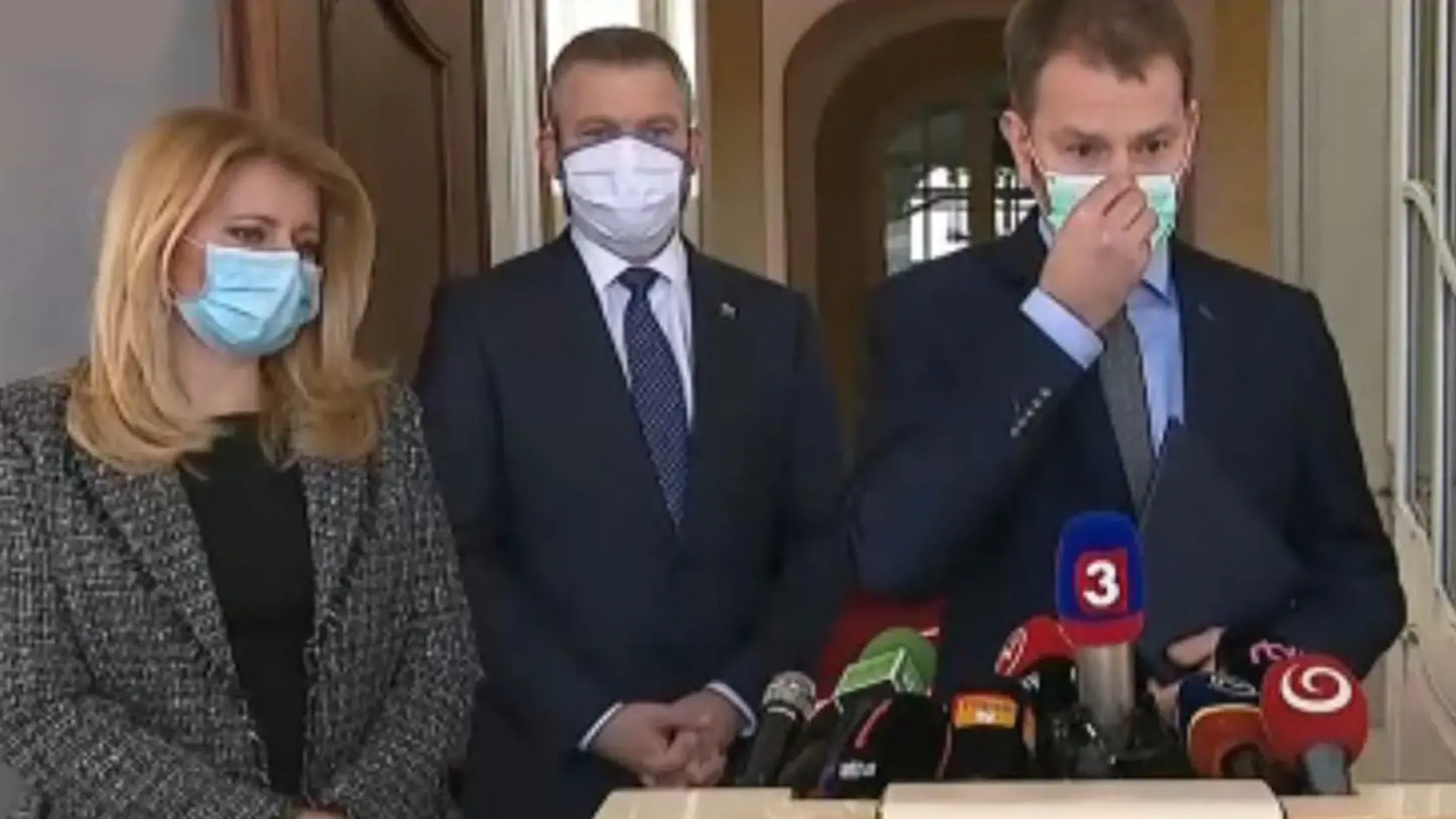 Igor Matovič, Zuzana Čaputová a Peter Pellegrini na spoločnom jednaní o postupe v prípade koronavírusu.