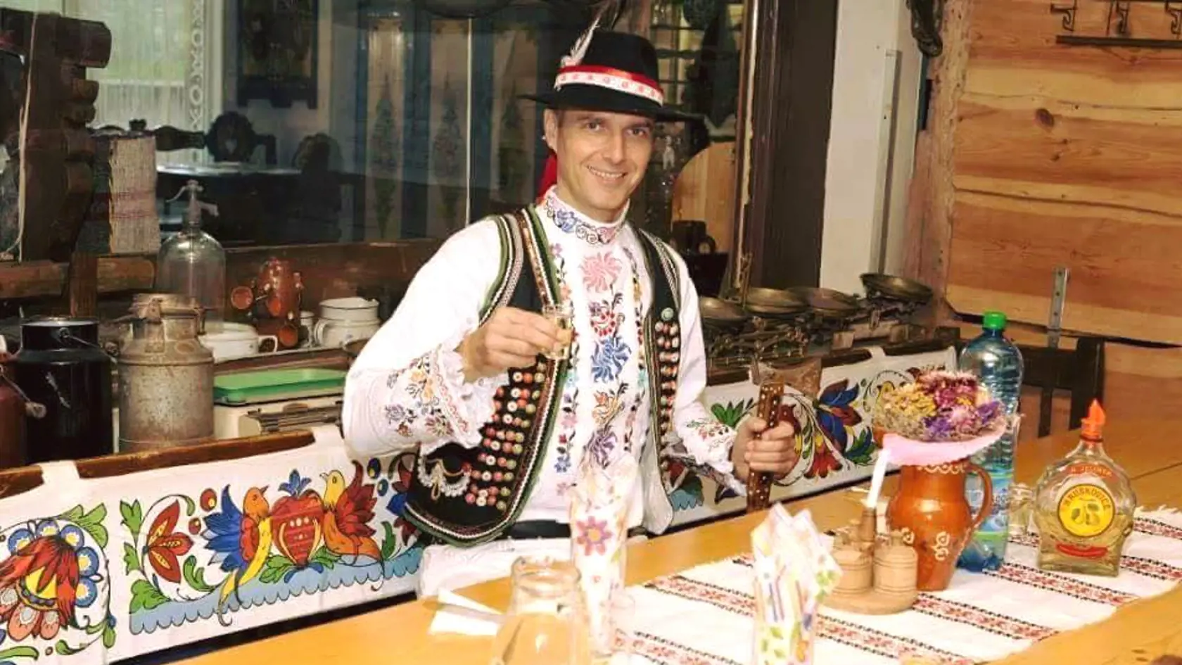 Richard Raši vyzerá dobre aj v kroji, nielen v obleku.