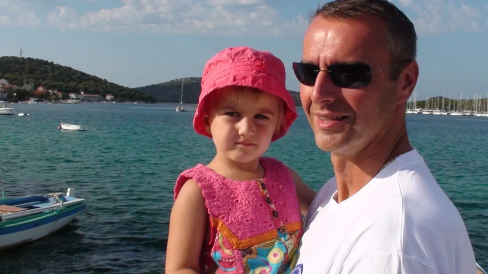Richard Raši s najmladšou ratolesťou na dovolenke v Taliansku. Z dievčatka je dnes už veľká školáčka.