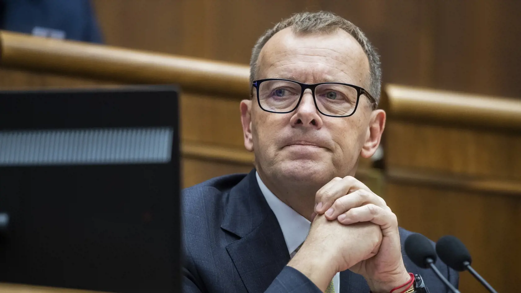 Možno to urobiť listom alebo elektronicky. Hlasovať možno v ktoromkoľvek meste či obci na Slovensku, nielen v mieste trvalého bydliska. Potrebný je na to však hlasovací preukaz.