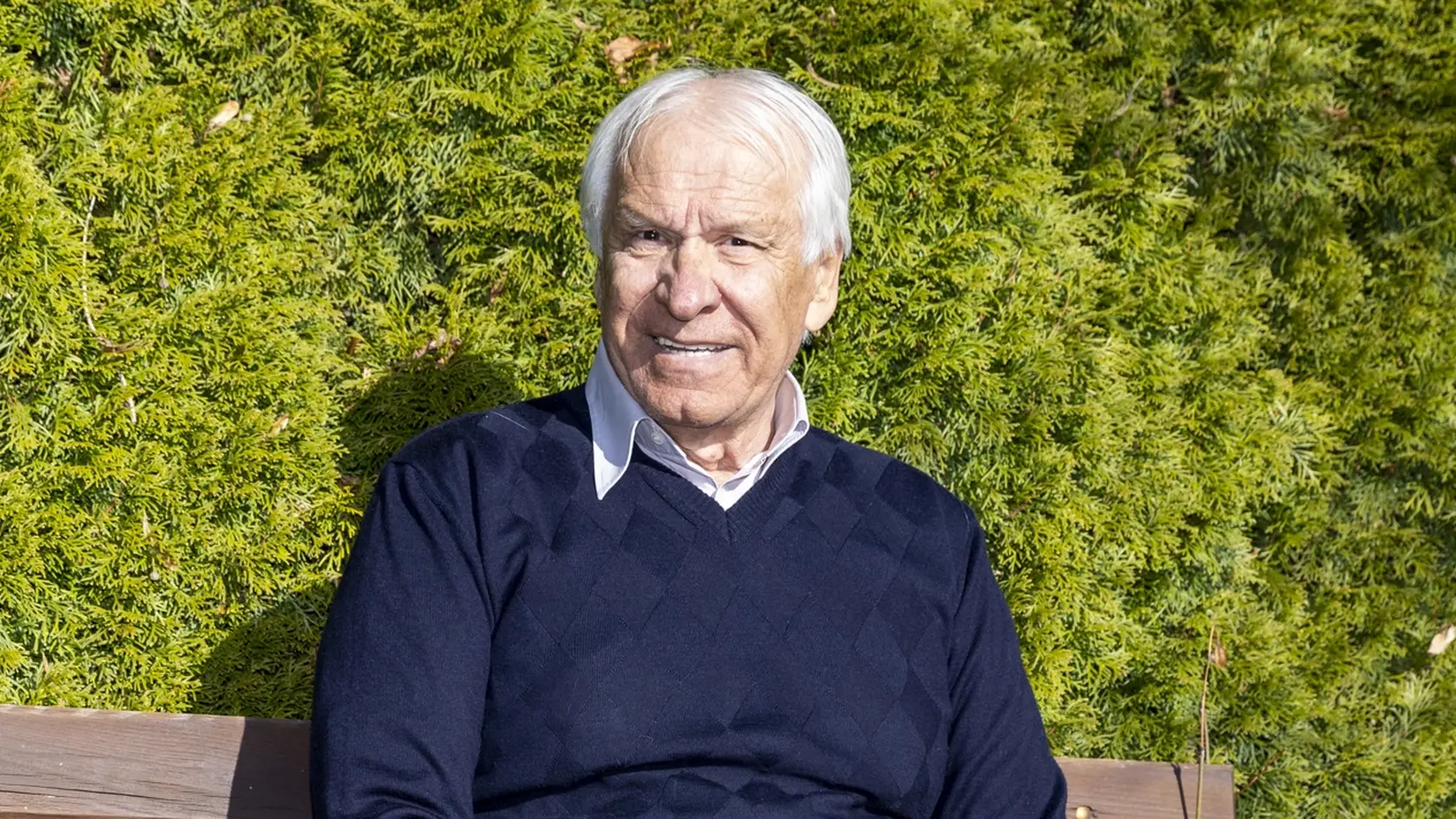 Dušan Galis vo svojom víkendovom sídle v Leštinách na Orave. Práve v tomto regióne poznal Dušana Tittela st. († 82). Bývalého spoluhráča označil za legendu Dolného Kubína.