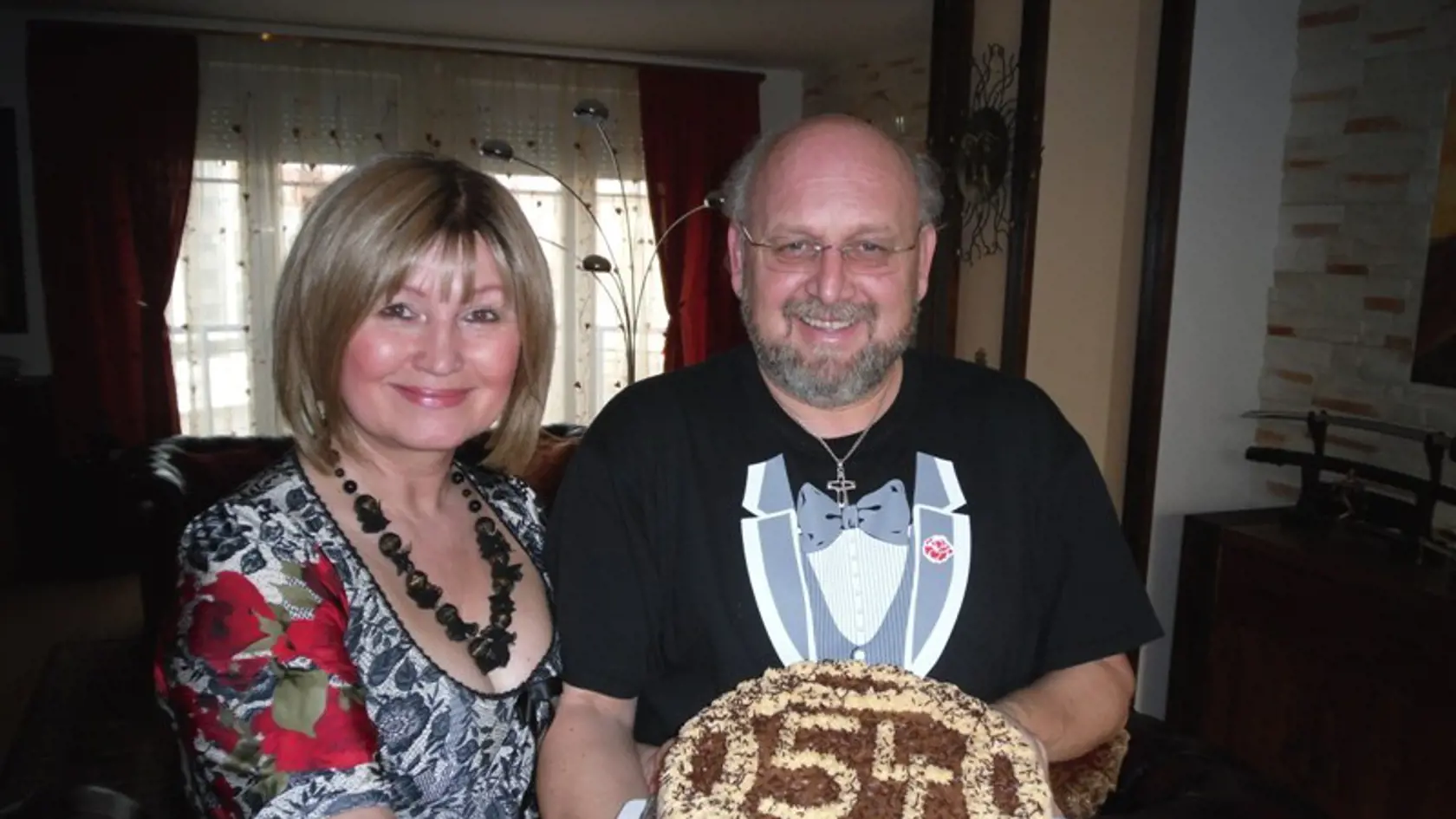 Jozef Oklamčák upiekol pre svoju milujúcu manželku narodeninovú tortu.