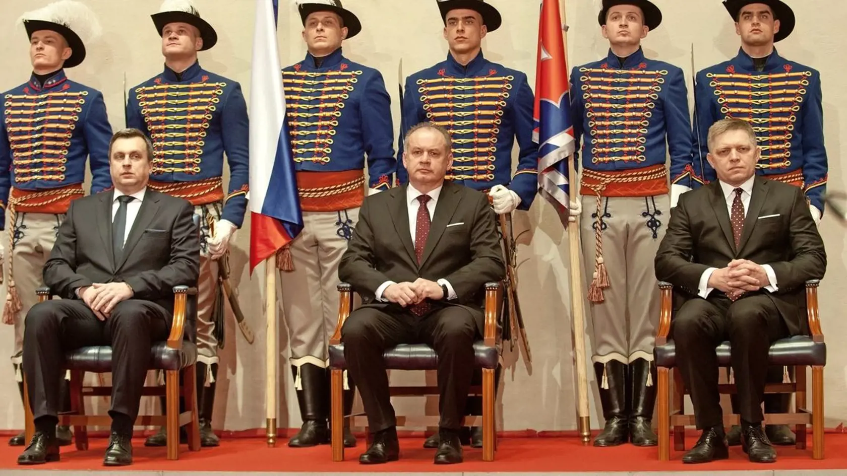 V januári prezident odovzdával vyznamenania a Danko krútil hlavou, vyvracal oči, Fico zasa vzdychal. Na slávnostnú recepciu nešli.