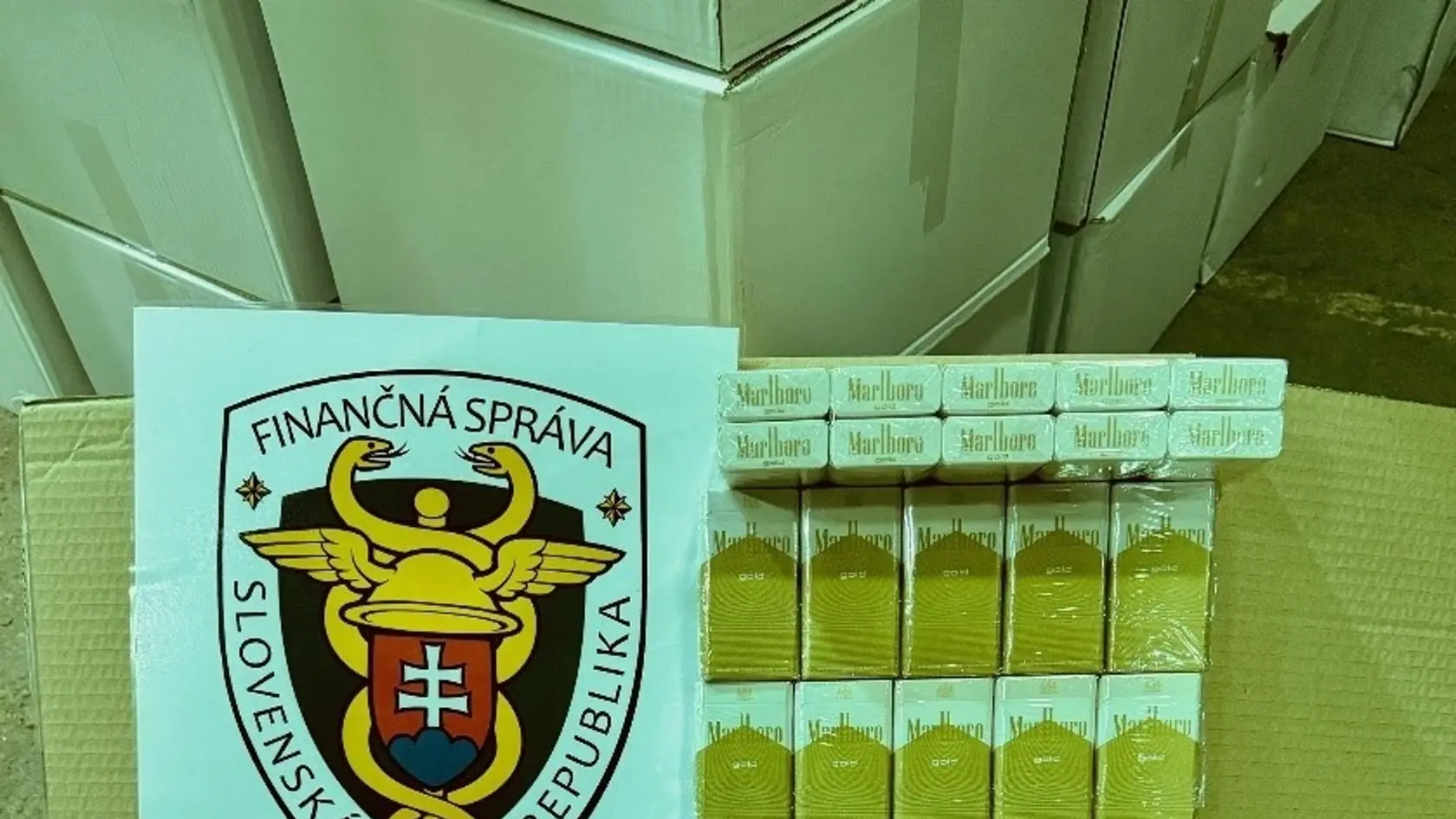 FS našla v zásielke z Veľkej Británie namiesto hračiek marihuanu, lieky aj stereoidné hormóny. Ilustračná foto.
